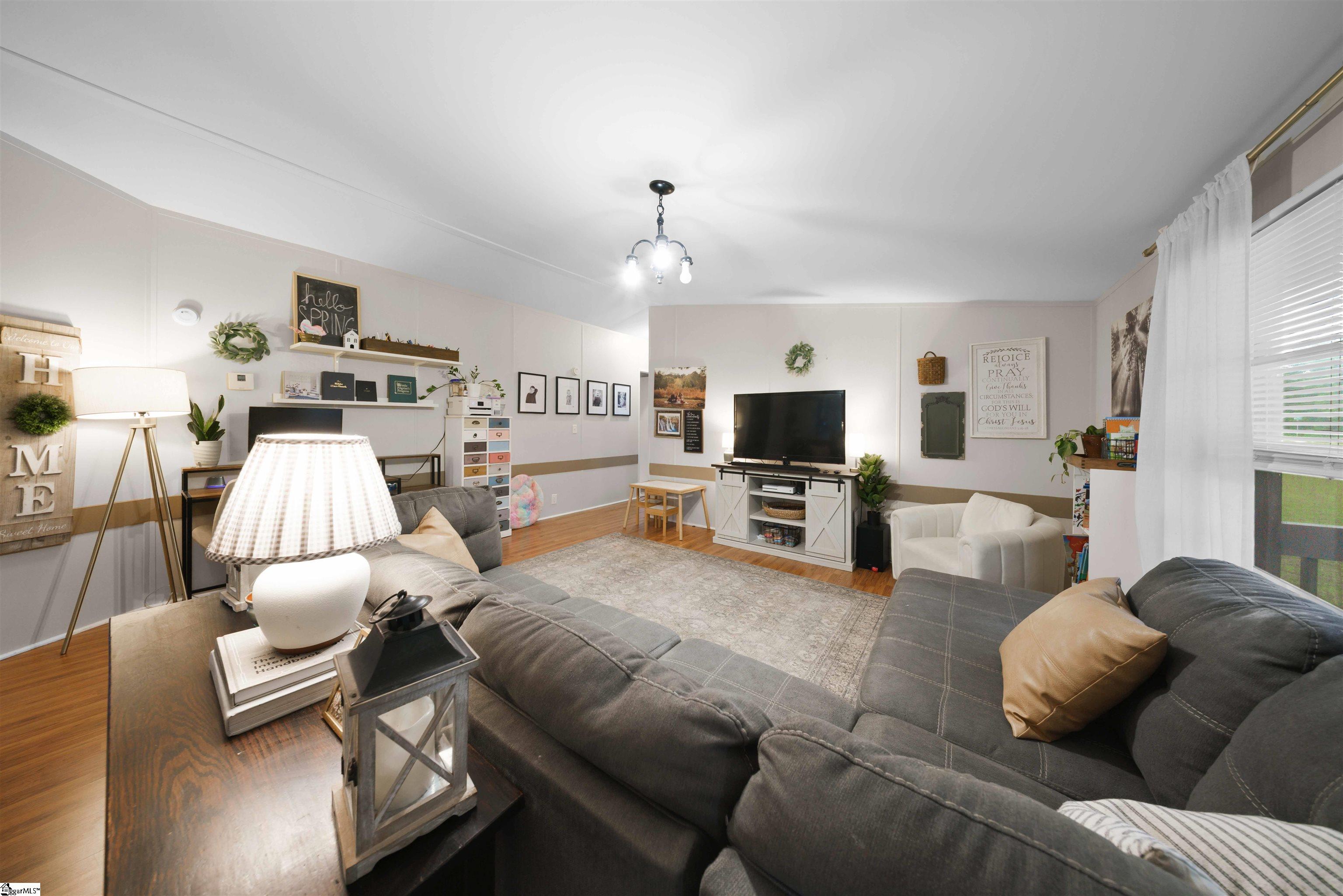 143 Perry Road Woodruff, SC 29388