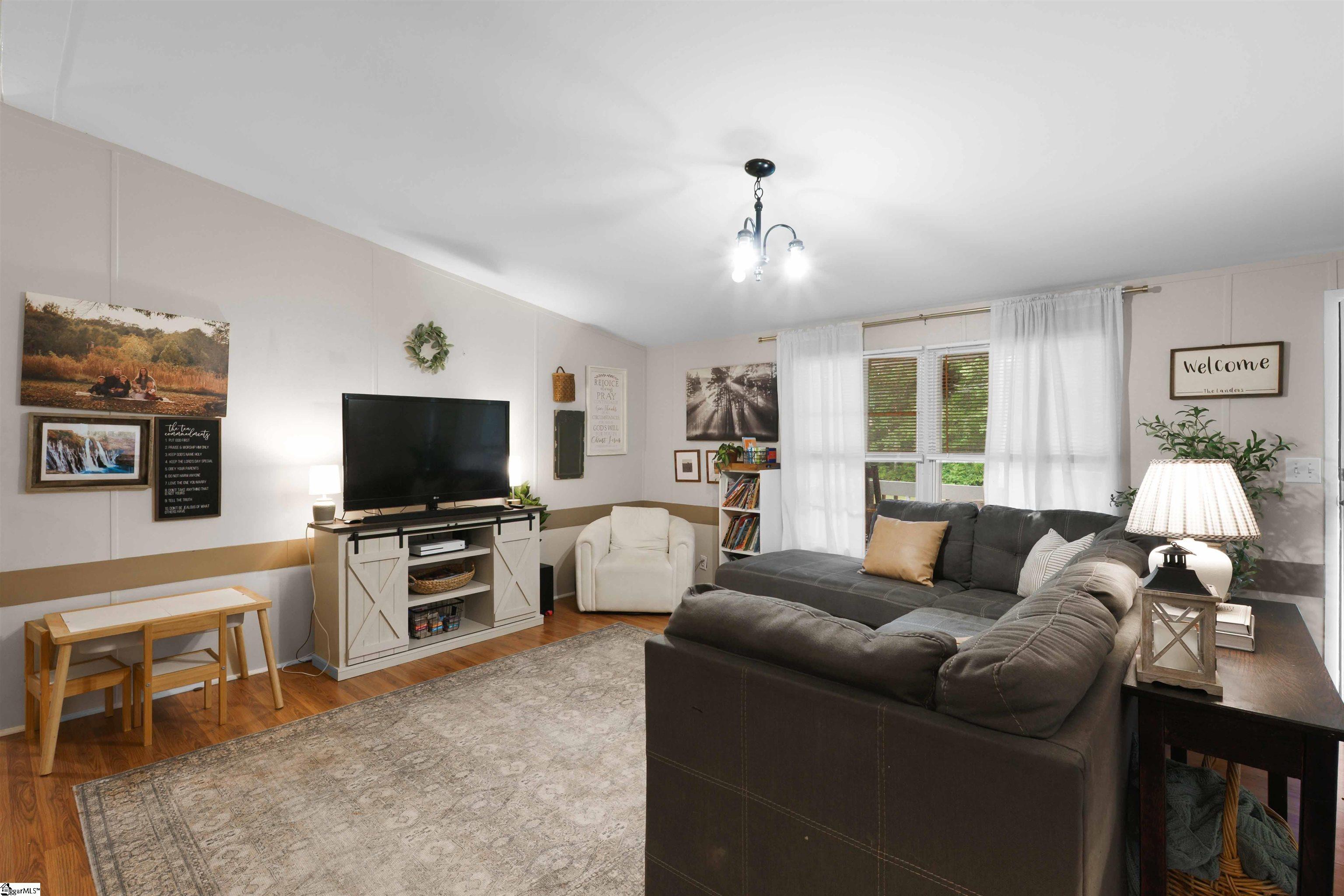 143 Perry Road Woodruff, SC 29388