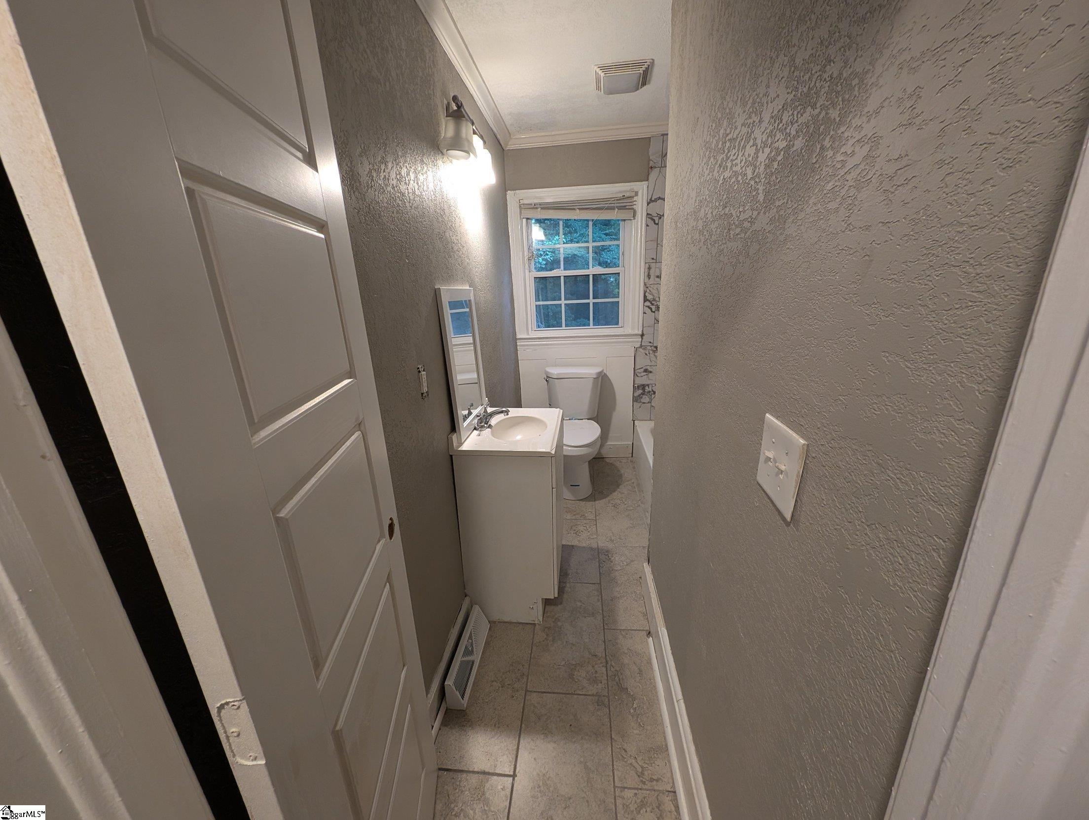 8 Pasadena Avenue Greenville, SC 29605