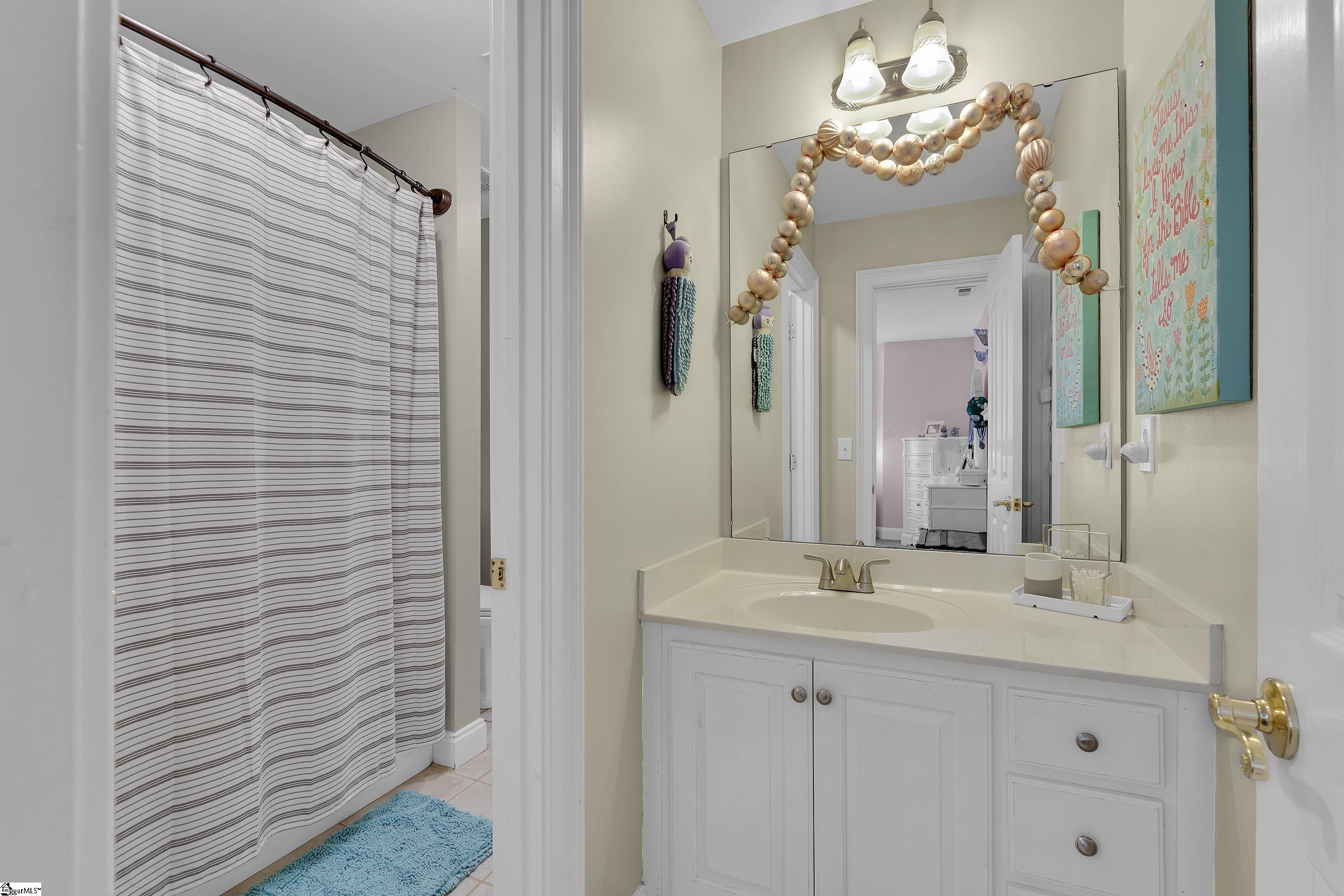 204 Parkside Drive Simpsonville, SC 29681