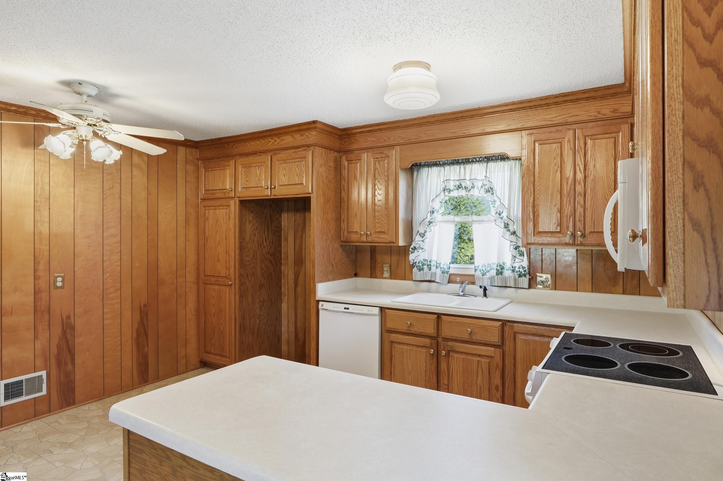 814 Mountain Vew Court Greer, SC 29651