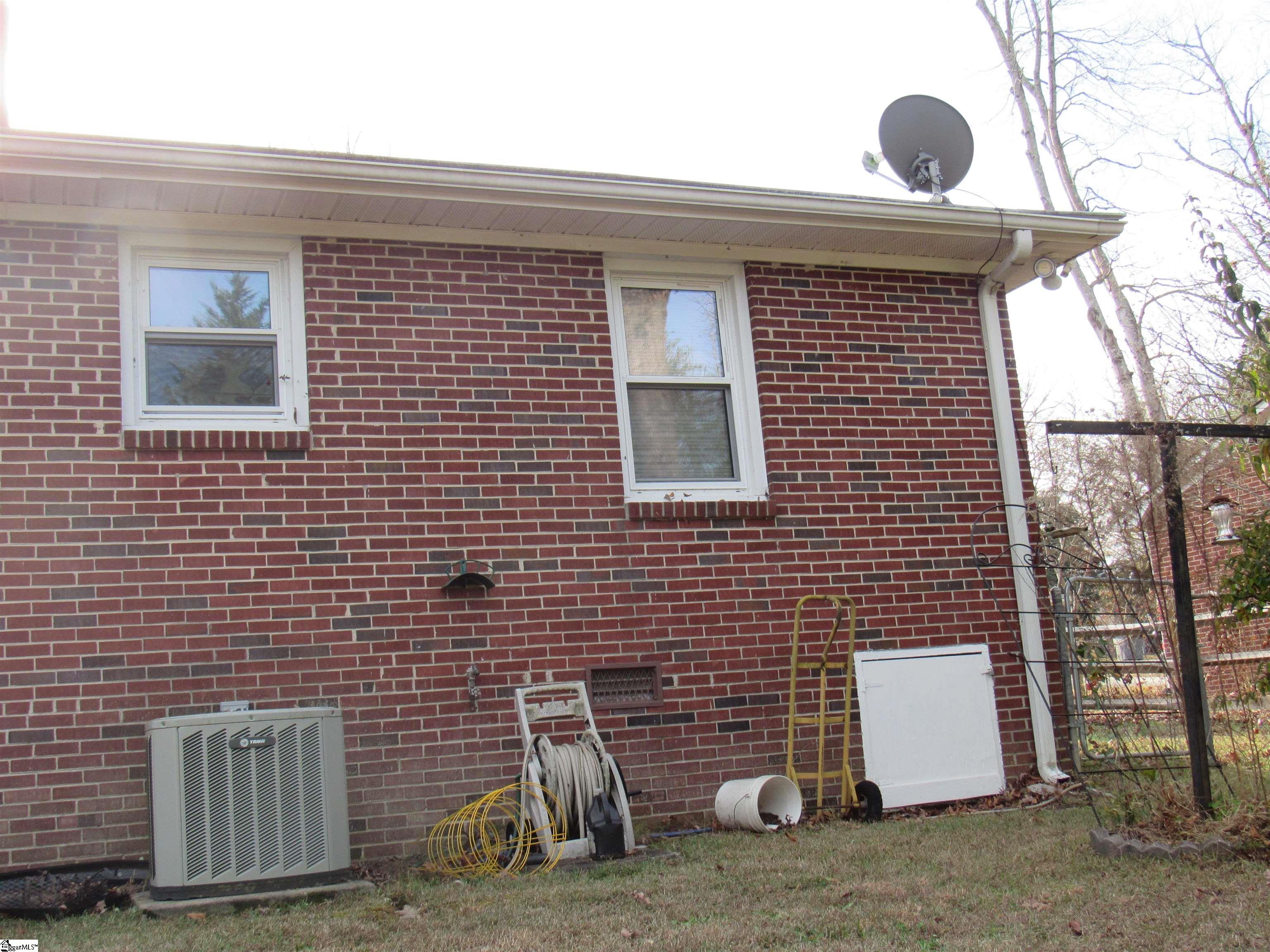 9 Pembroke Lane Taylors, SC 29687