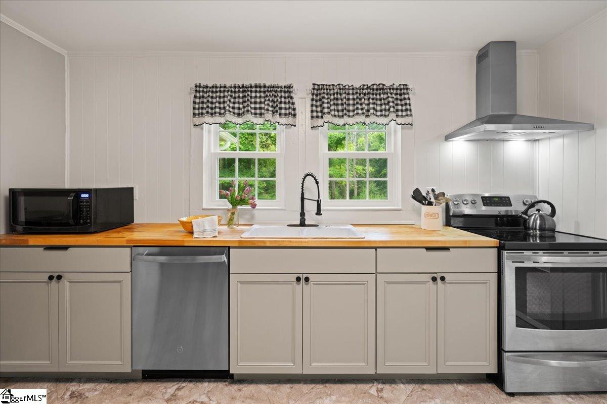 174 Holliday Road Six Mile, SC 29682
