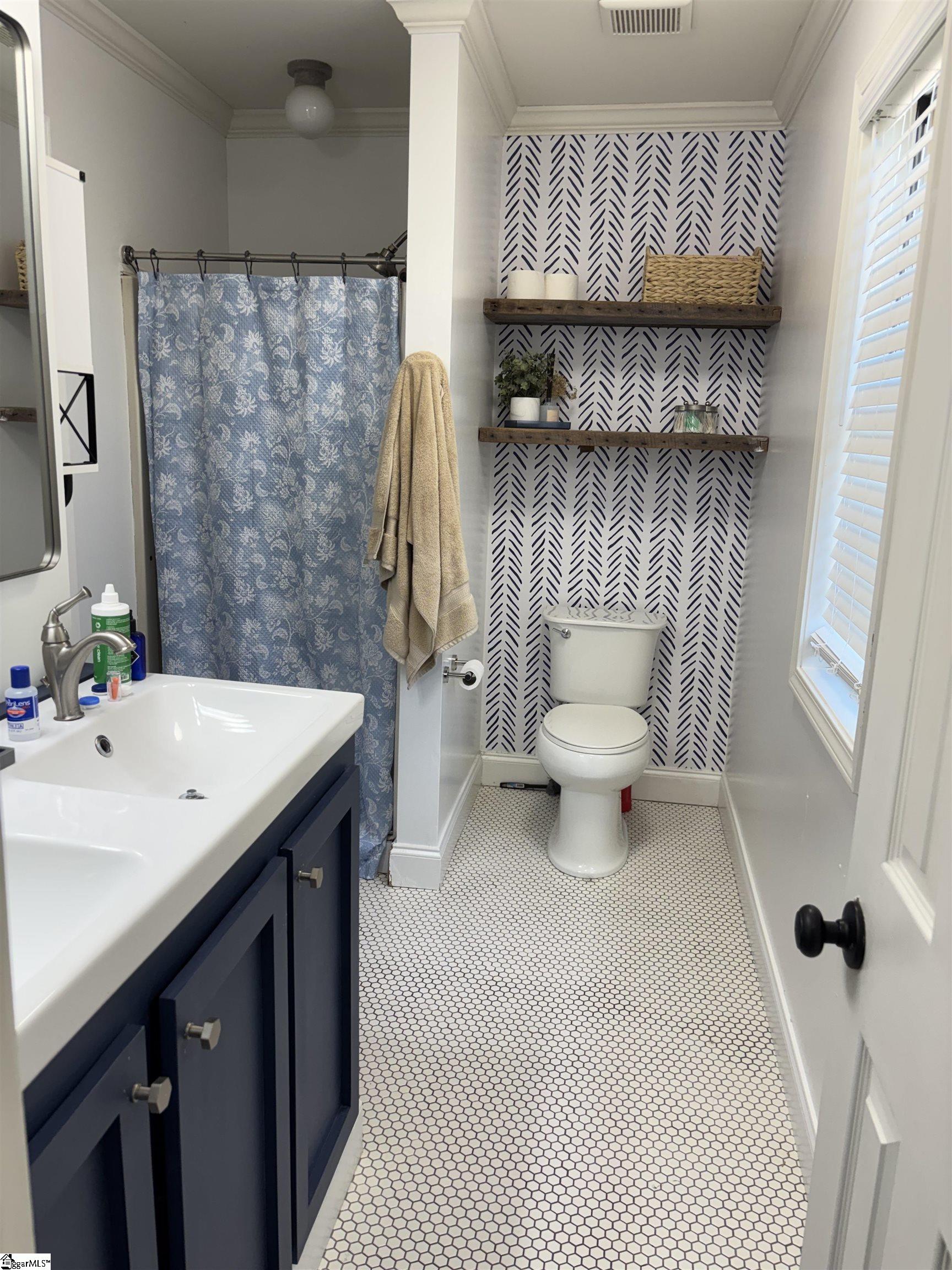 208 Charmar Way Taylors, SC 29687