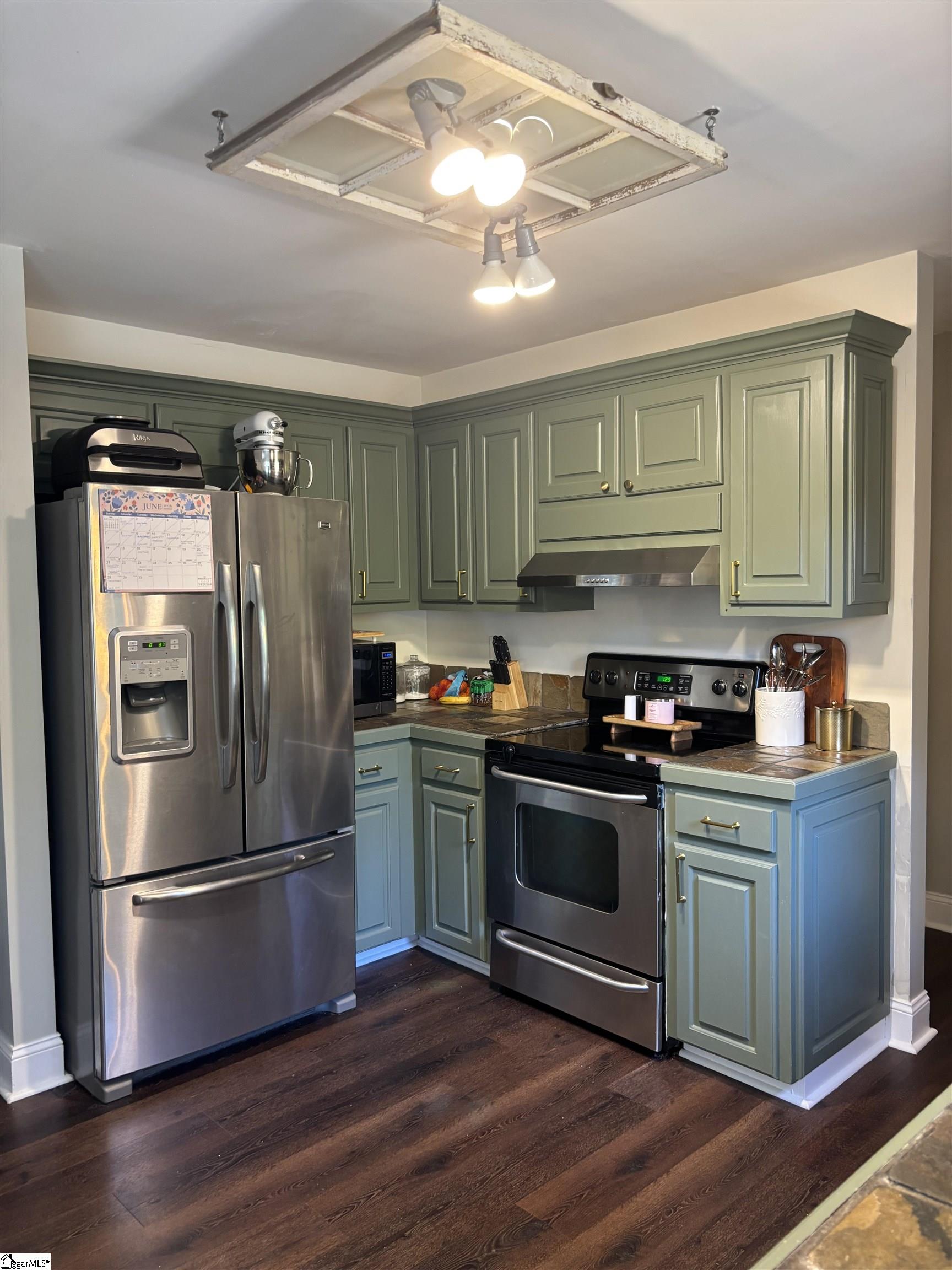 208 Charmar Way Taylors, SC 29687