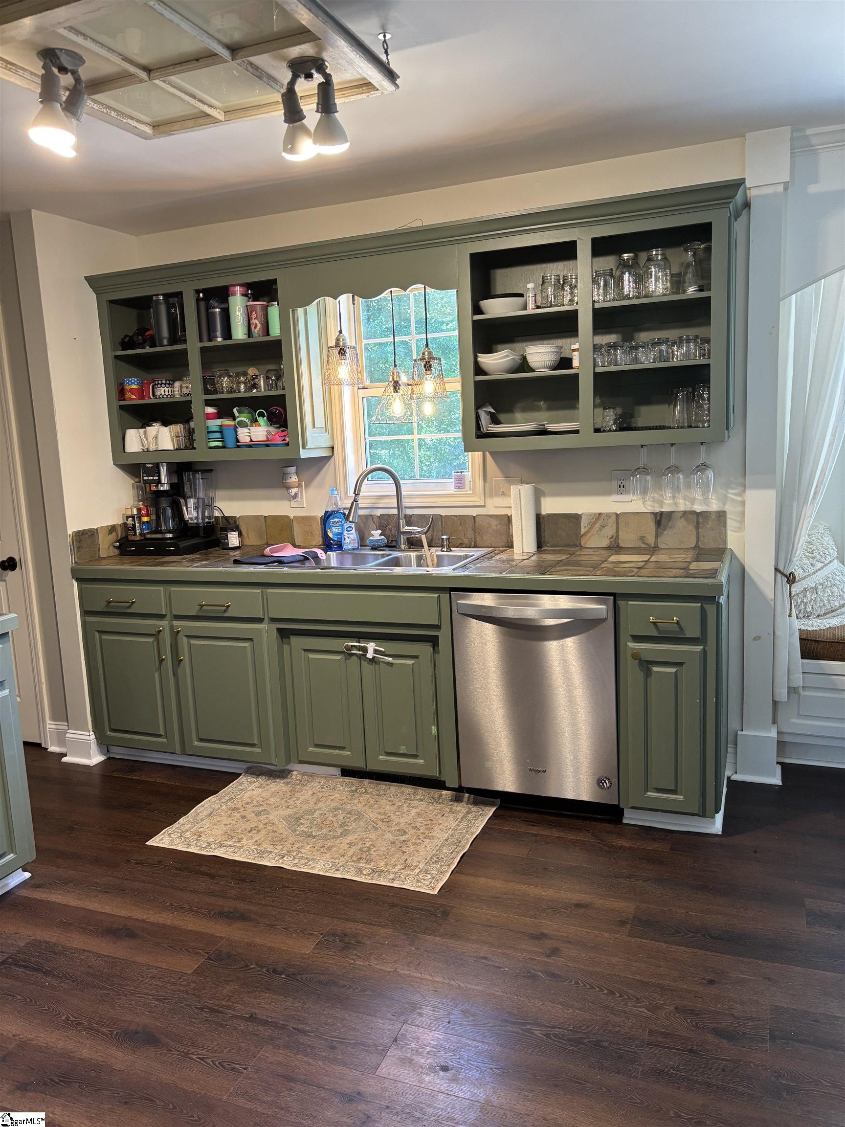208 Charmar Way Taylors, SC 29687