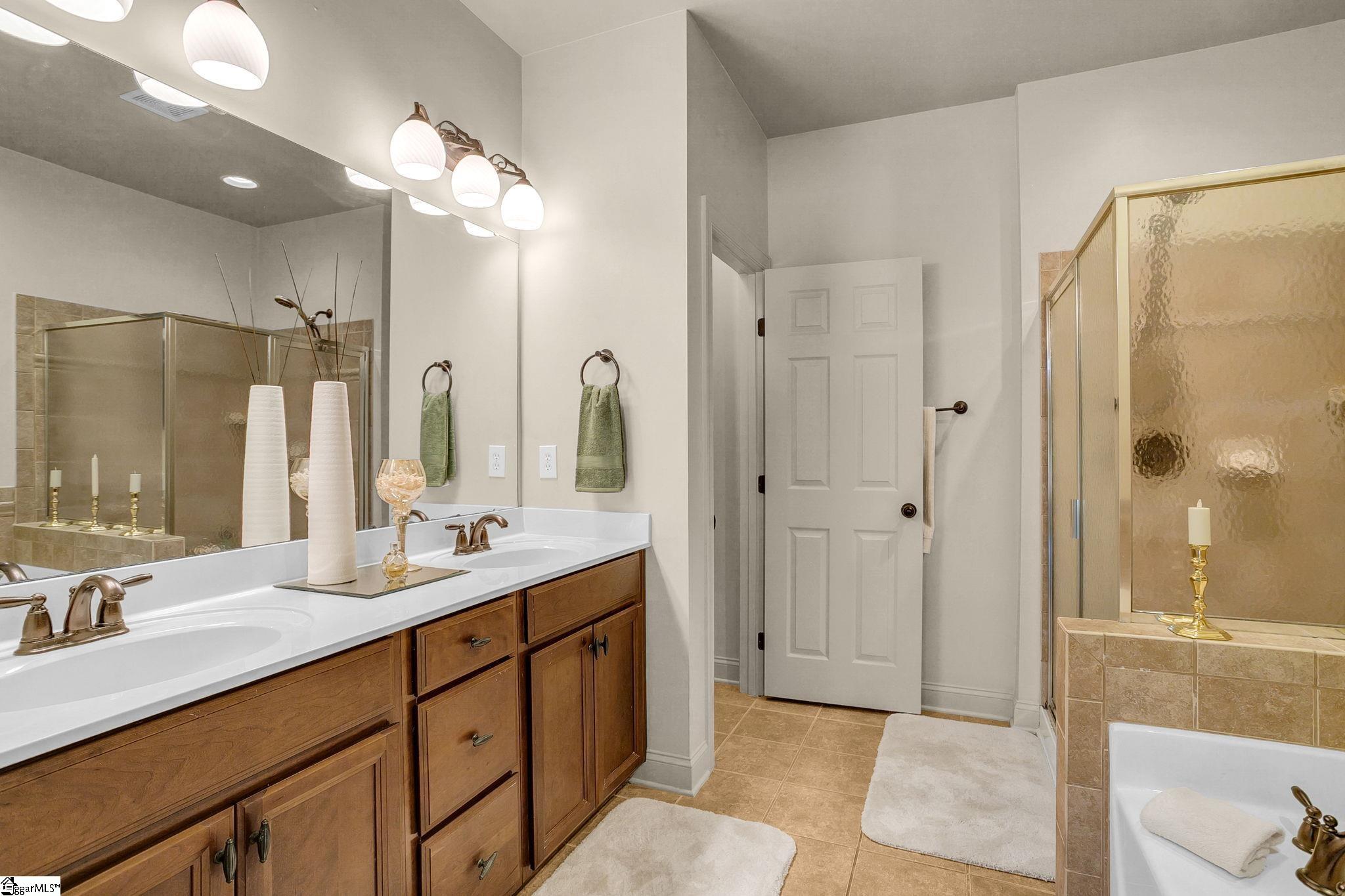 28 Dillworth Court Simpsonville, SC 29681