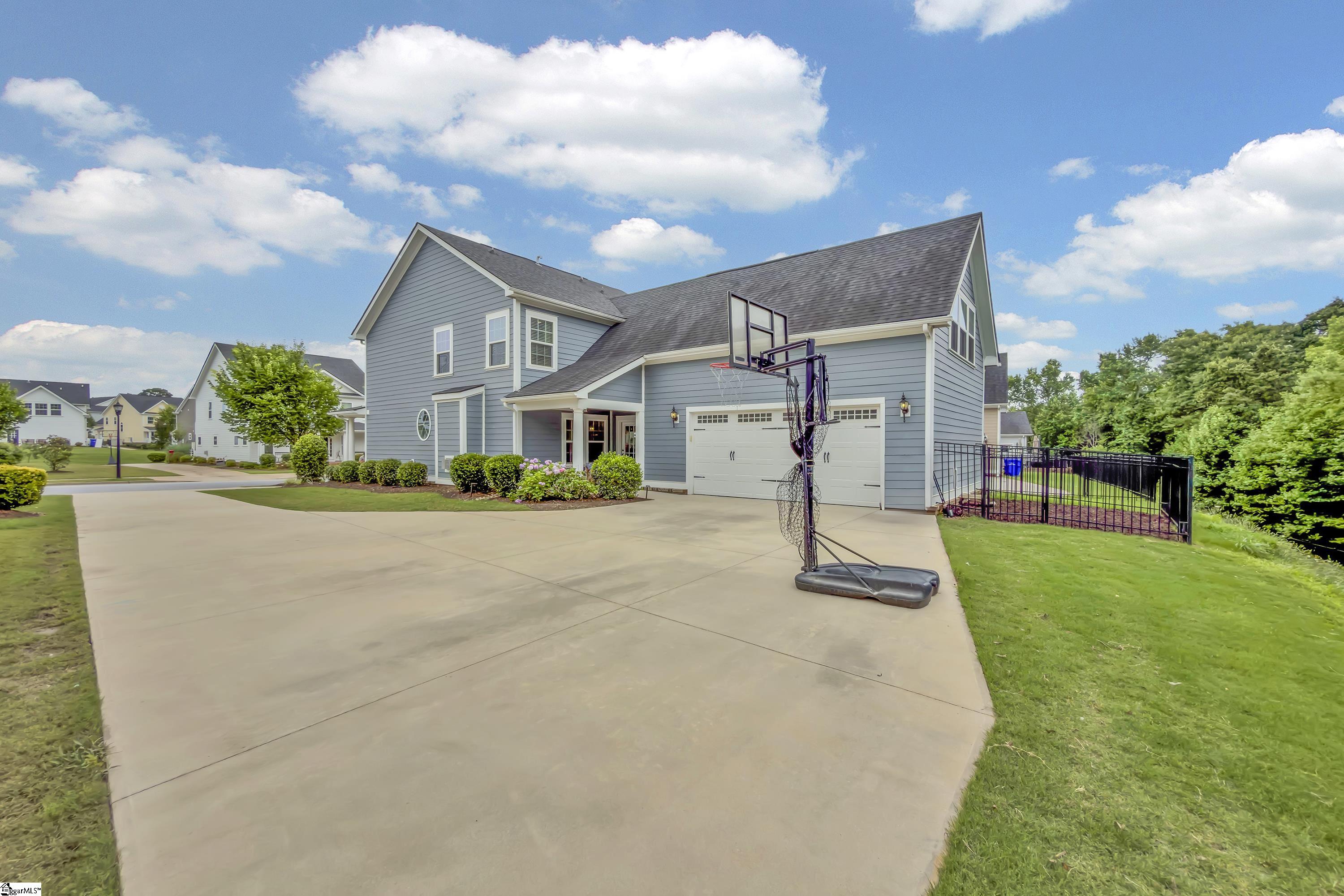 215 Algonquin Trail Greenville, SC 29607