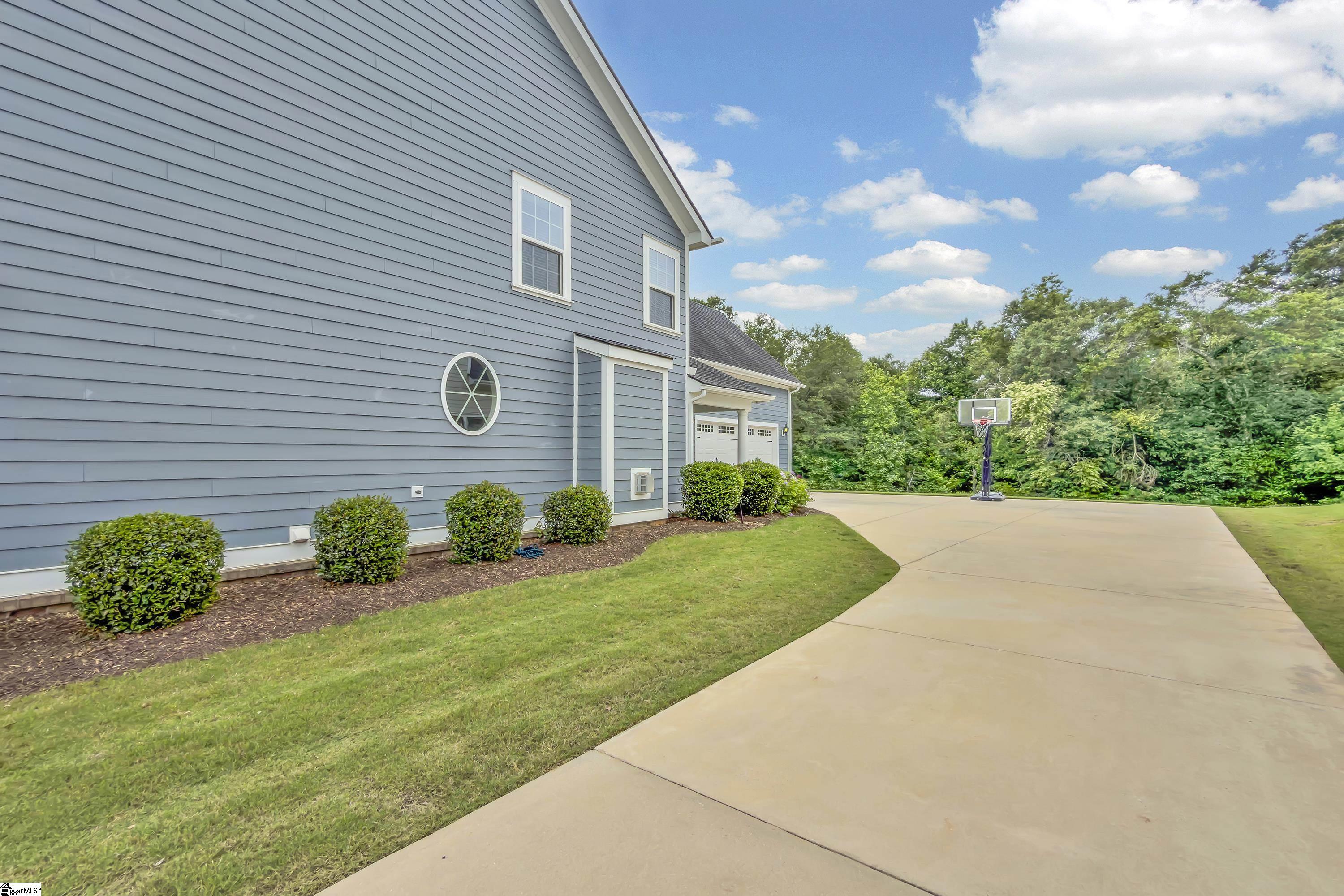 215 Algonquin Trail Greenville, SC 29607