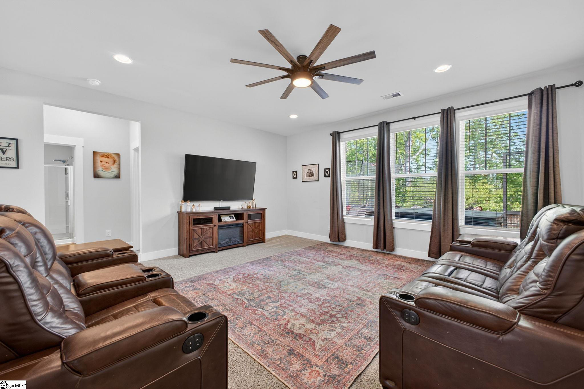 904 Lockhurst Drive Simpsonville, SC 29681
