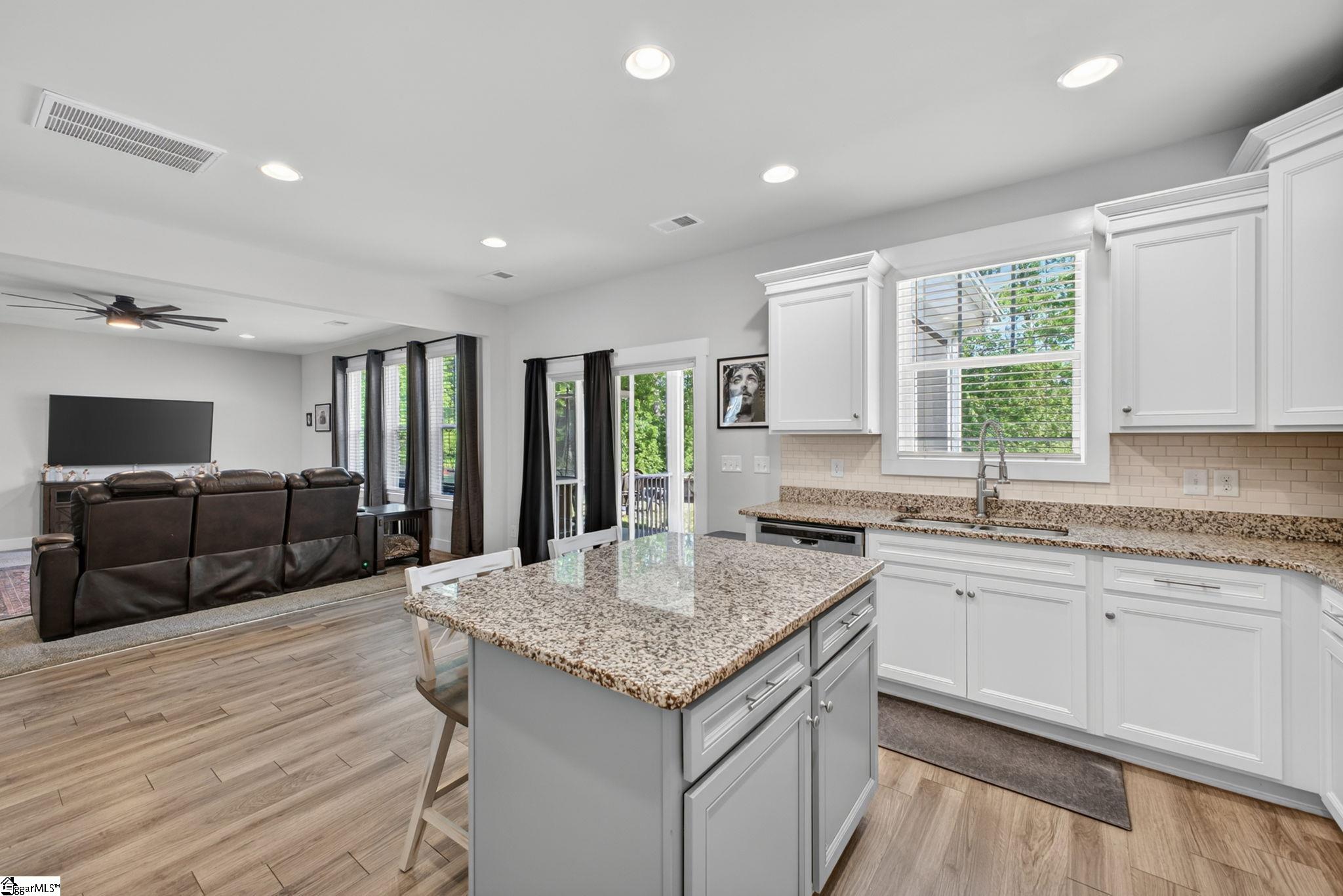 904 Lockhurst Drive Simpsonville, SC 29681