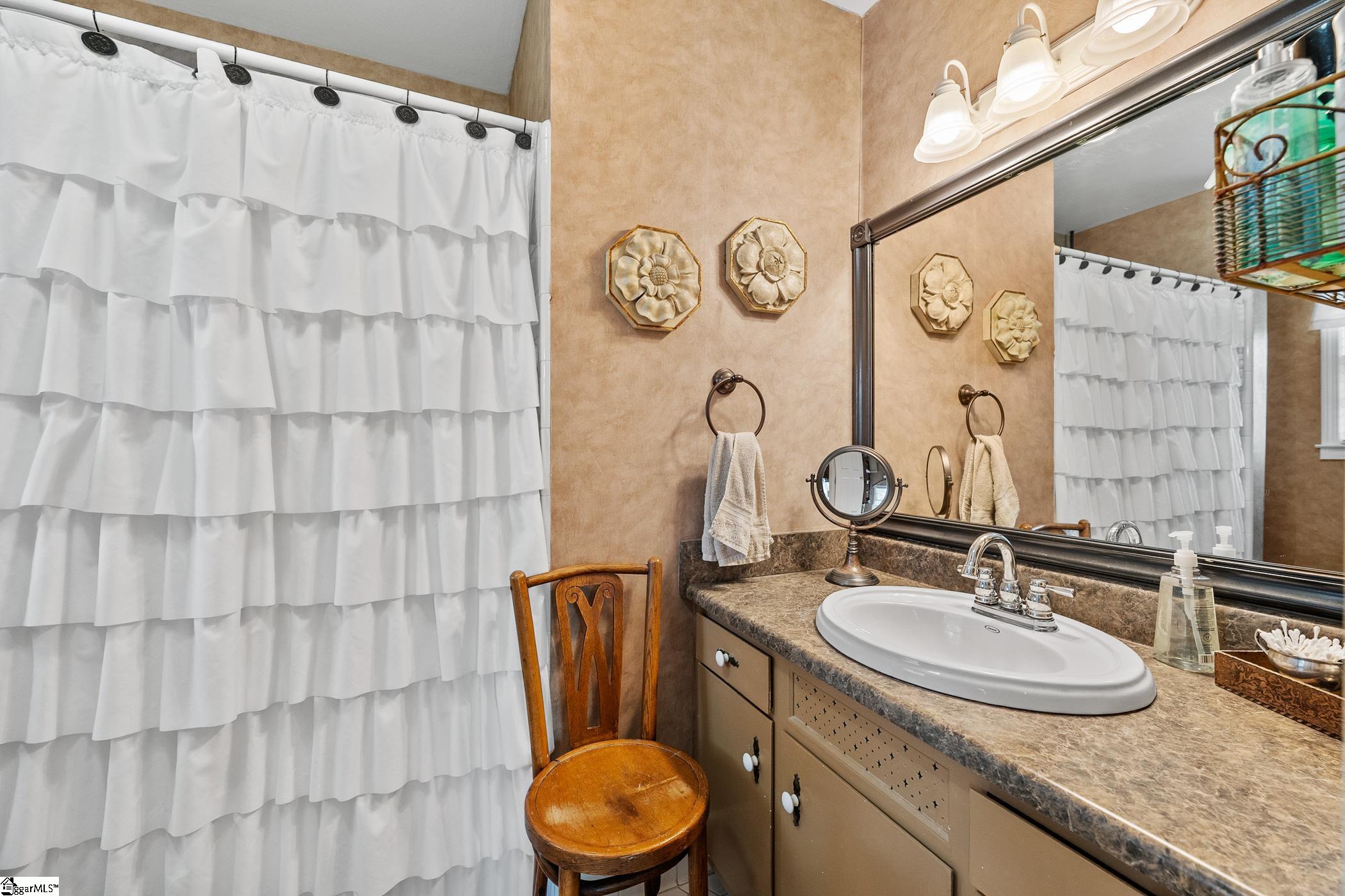 15 Ravensworth Road Taylors, SC 29687
