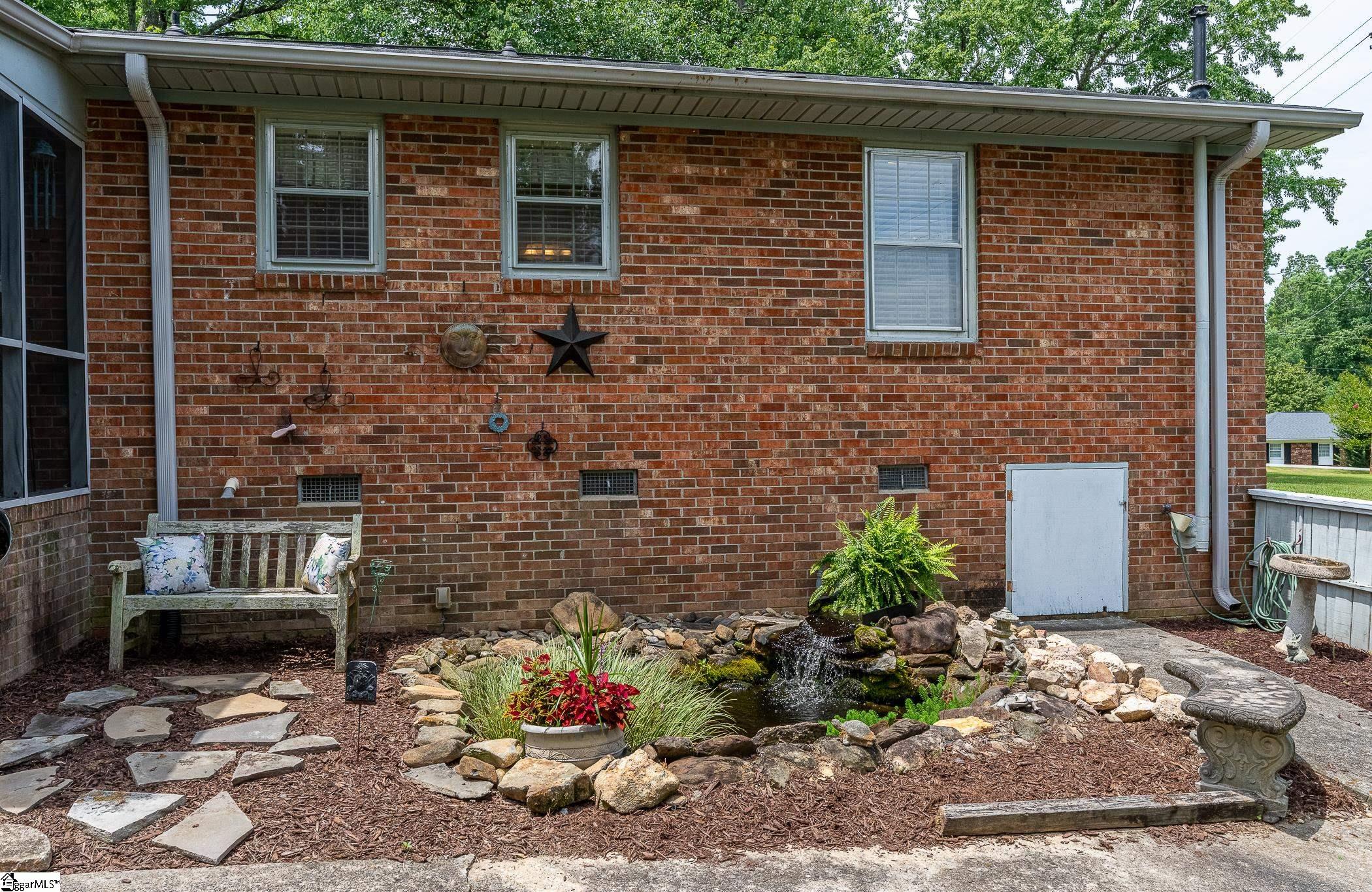 15 Ravensworth Road Taylors, SC 29687