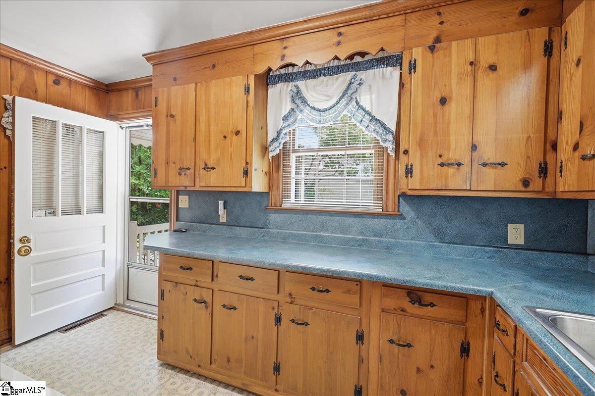31 Blackburn Street Greenville, SC 29607
