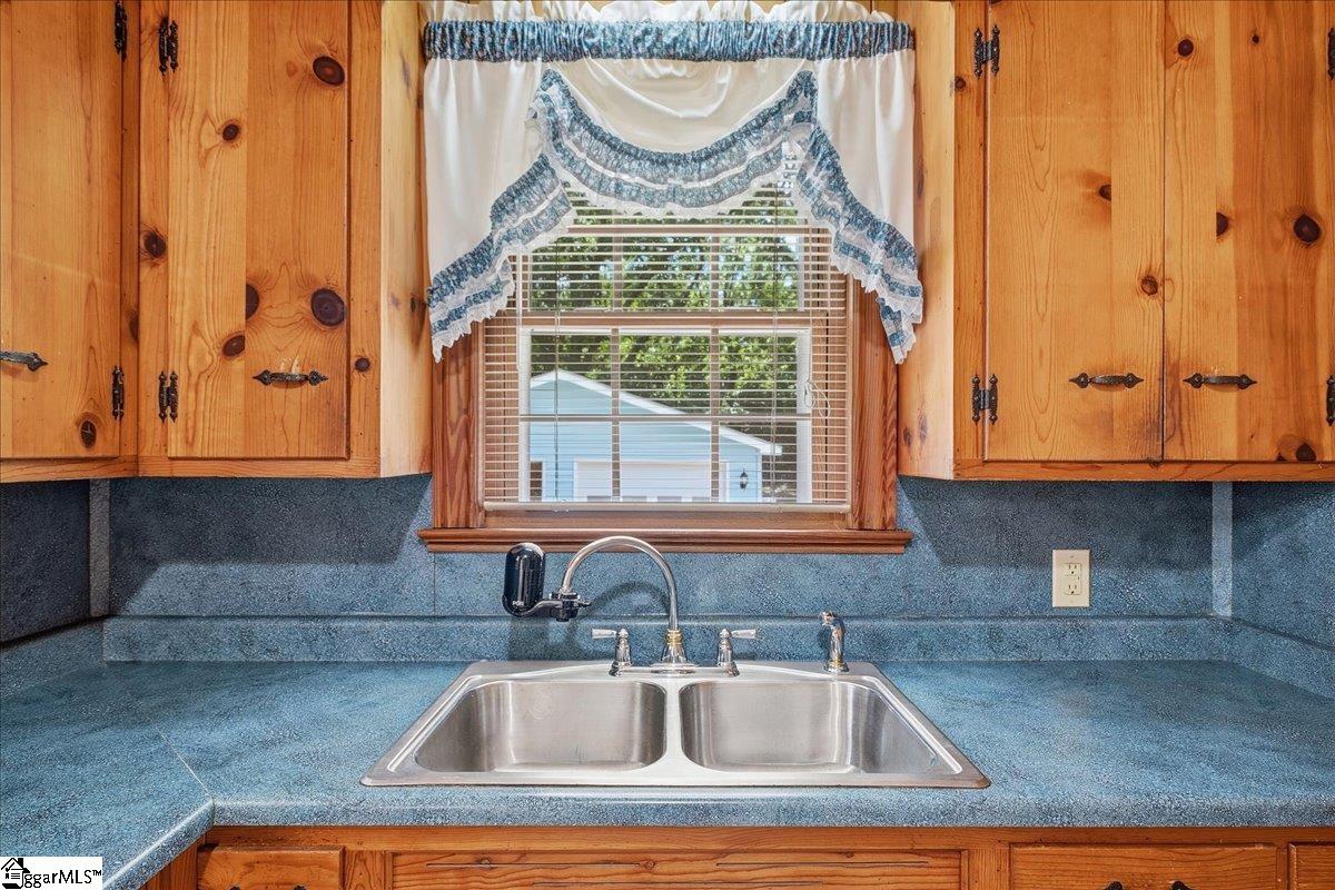 31 Blackburn Street Greenville, SC 29607