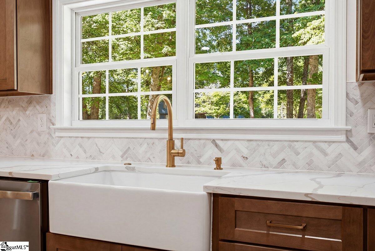 8 Overlook Court Greenville, SC 29609-0000