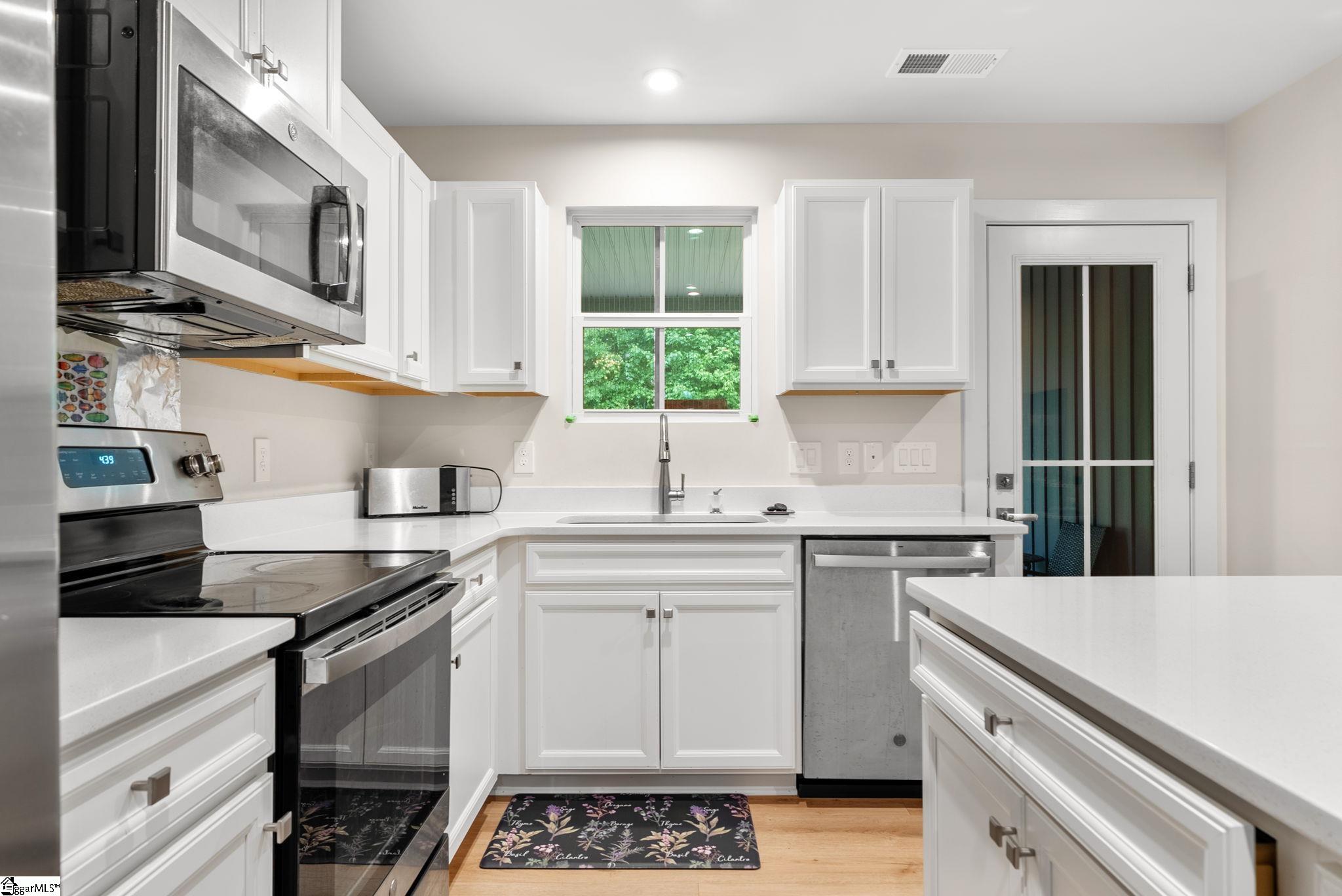 913 Leyburn Lane Greenville, SC 29617