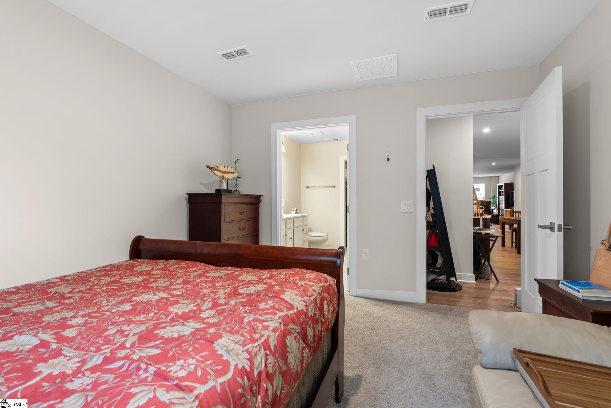 913 Leyburn Lane Greenville, SC 29617