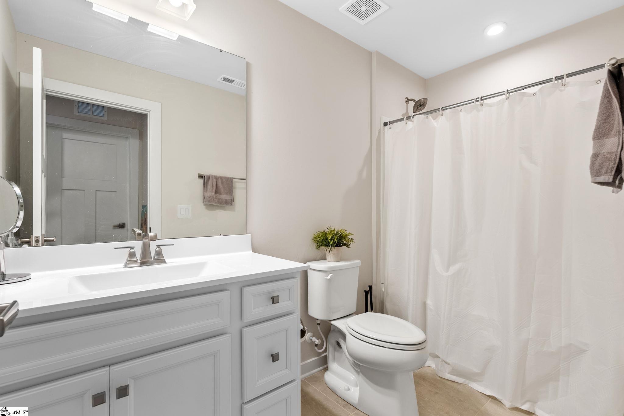 913 Leyburn Lane Greenville, SC 29617