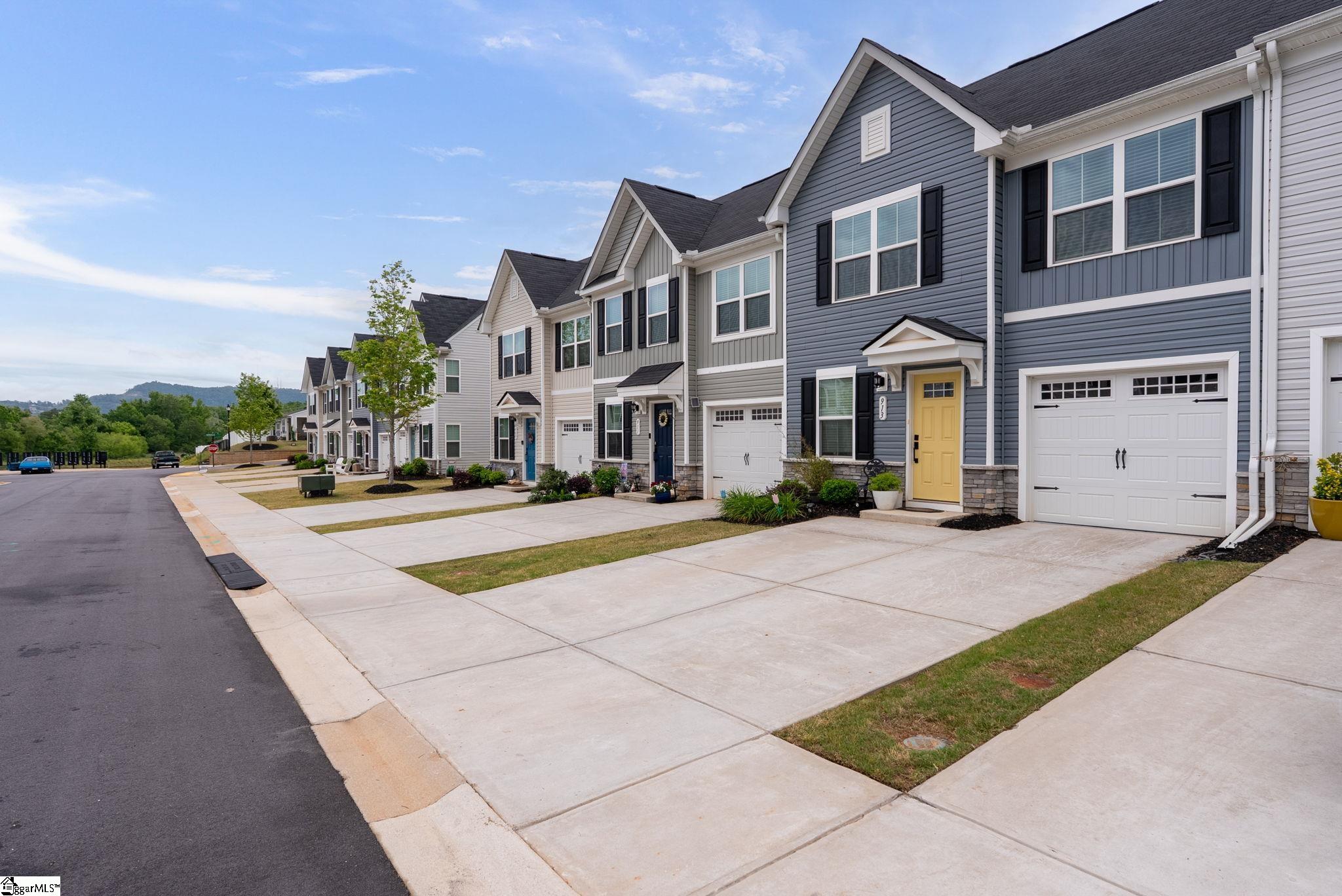 913 Leyburn Lane Greenville, SC 29617