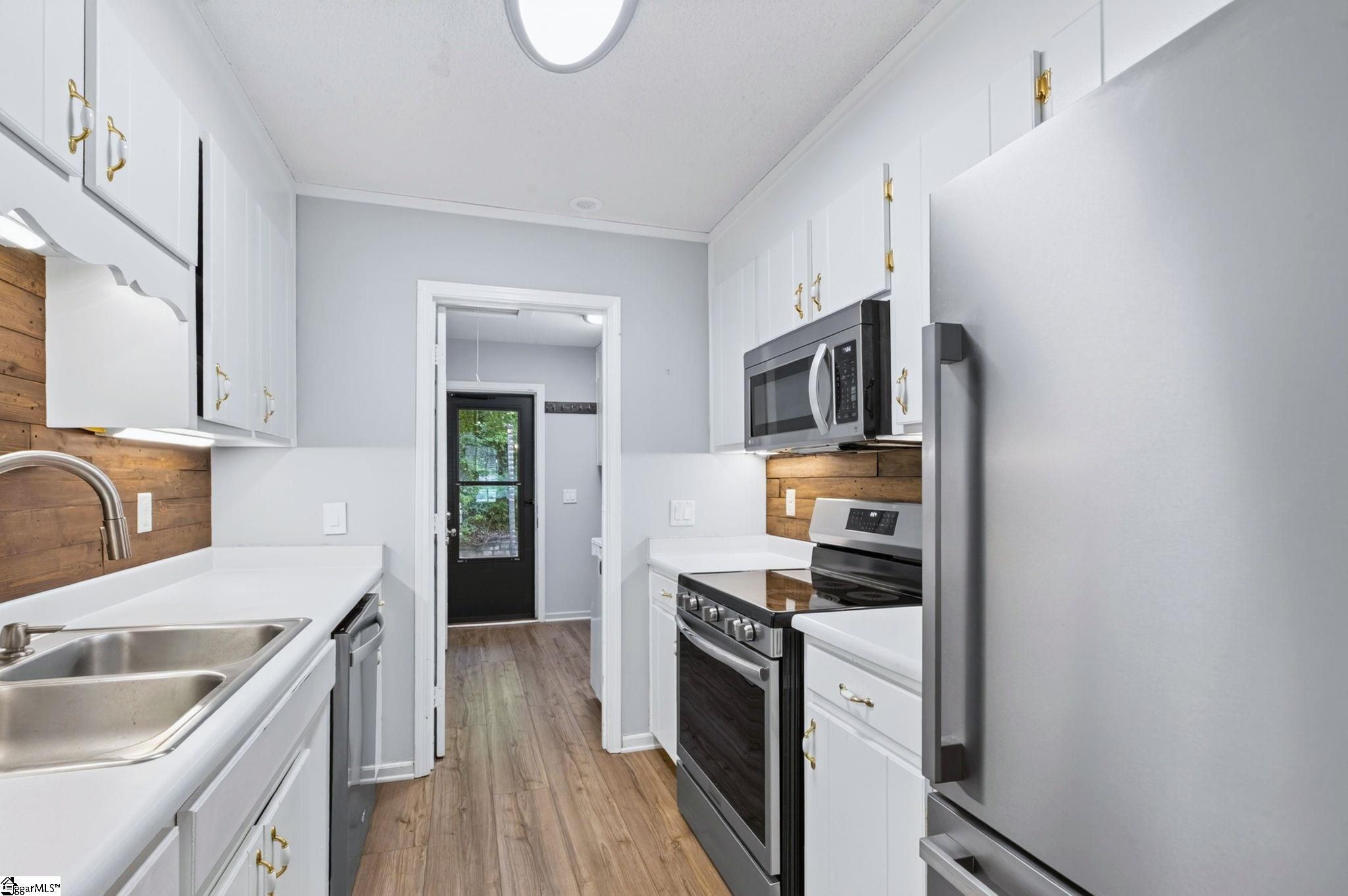 36 Oakwood Drive Greenville, SC 29609