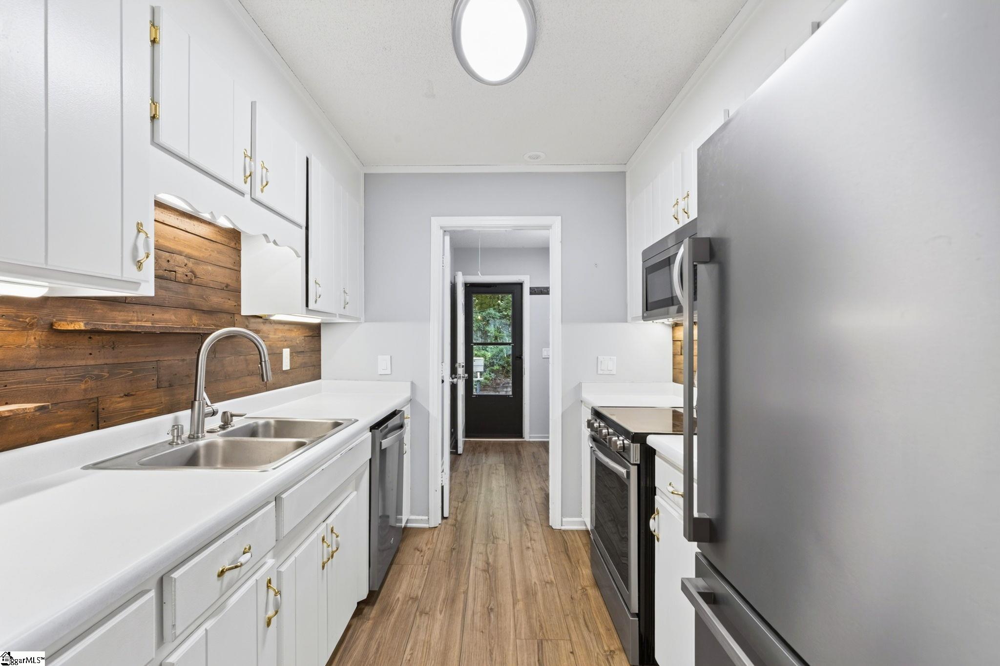 36 Oakwood Drive Greenville, SC 29609