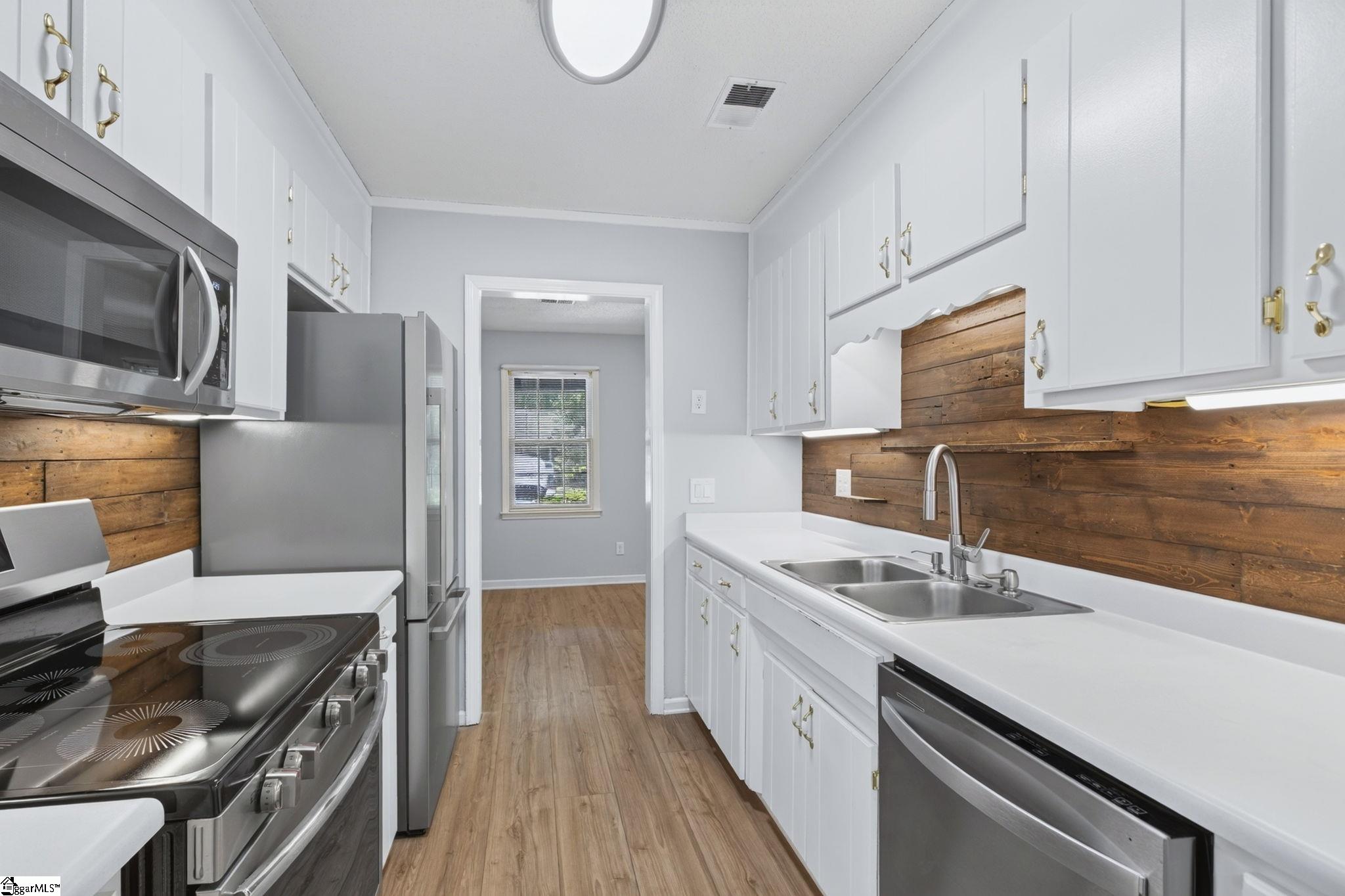 36 Oakwood Drive Greenville, SC 29609