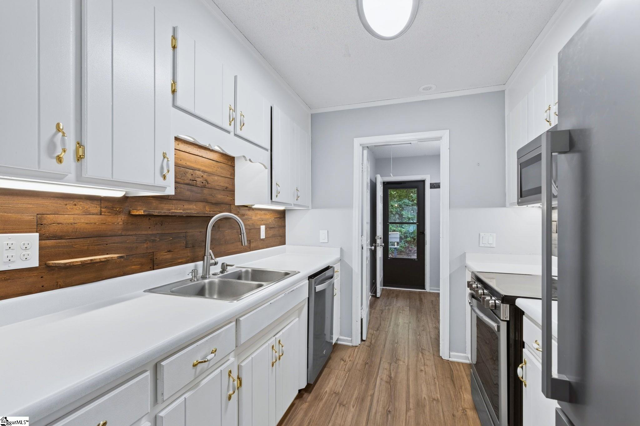 36 Oakwood Drive Greenville, SC 29609