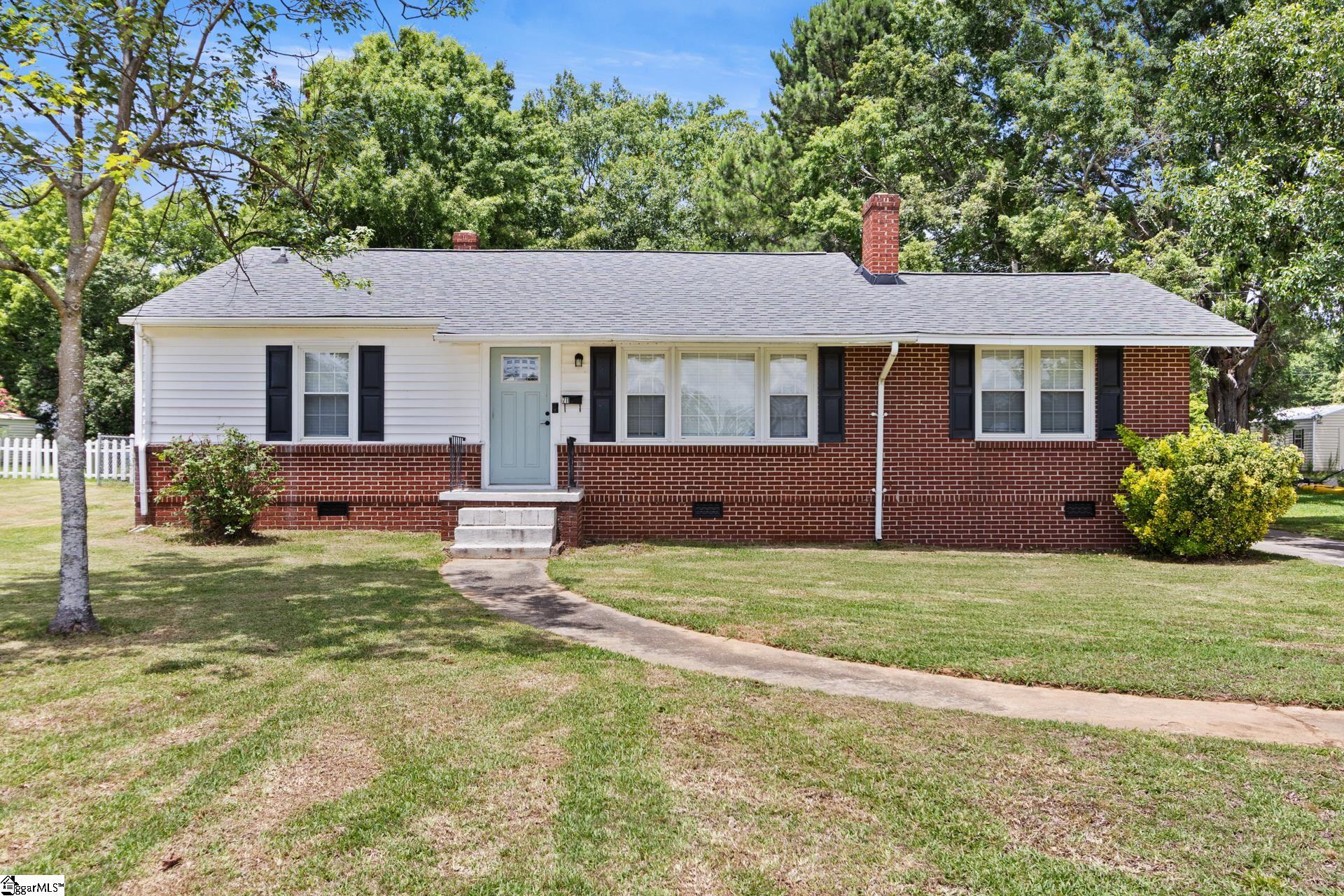 711 N Adair Street Clinton, SC 29325