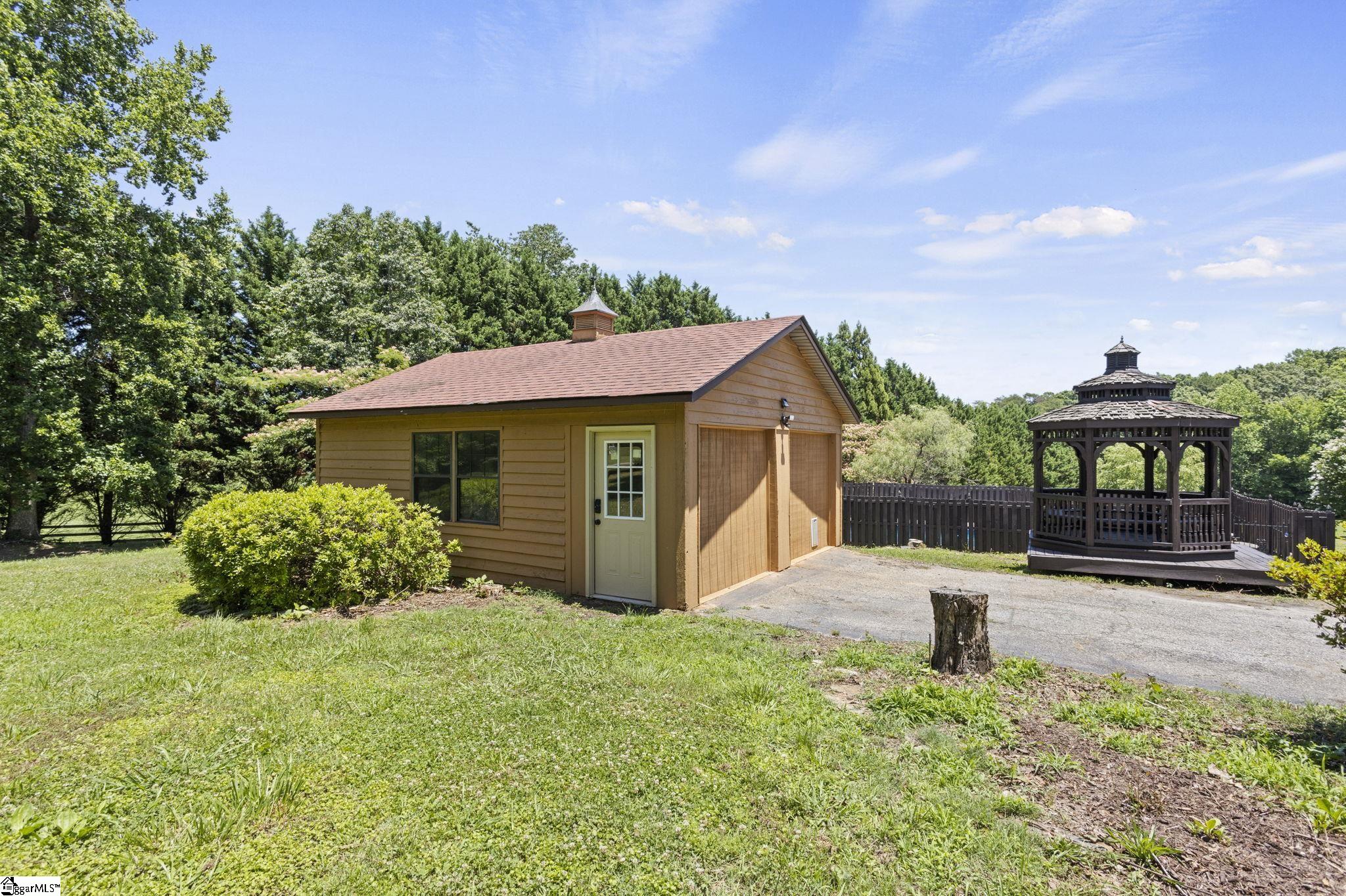 40 Ridings Road Campobello, SC 29322