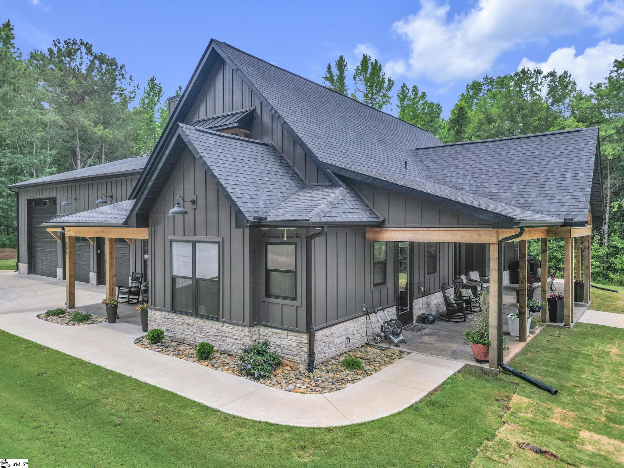 241 Thomspon Road Taylors, SC 29687