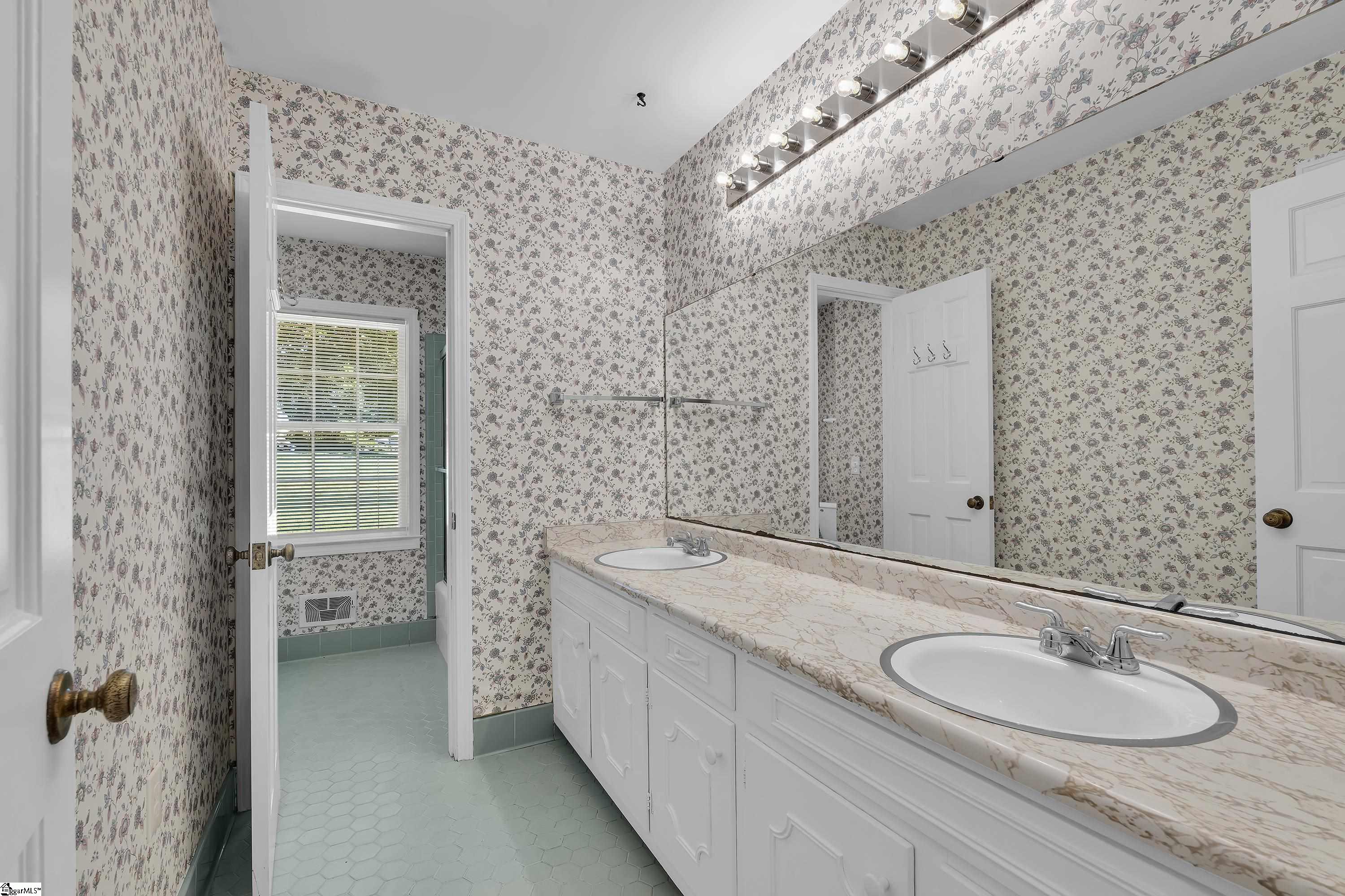 12 Compton Drive Greenville, SC 29615