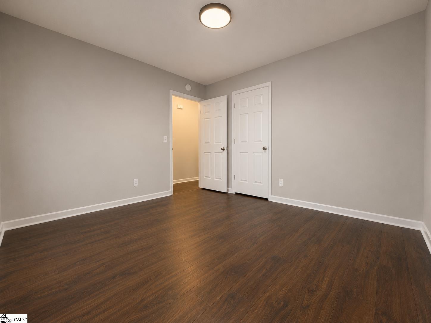 26 Oakwood Drive Greenville, SC 29609-3275