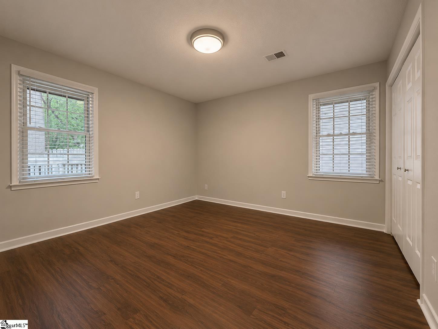 26 Oakwood Drive Greenville, SC 29609-3275
