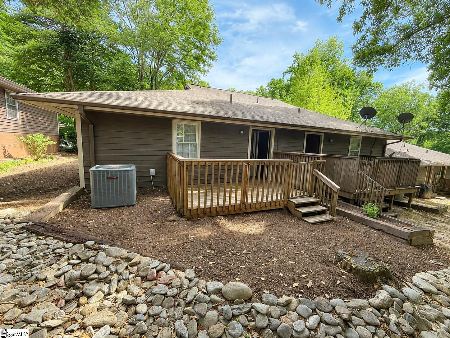 26 Oakwood Drive Greenville, SC 29609-3275