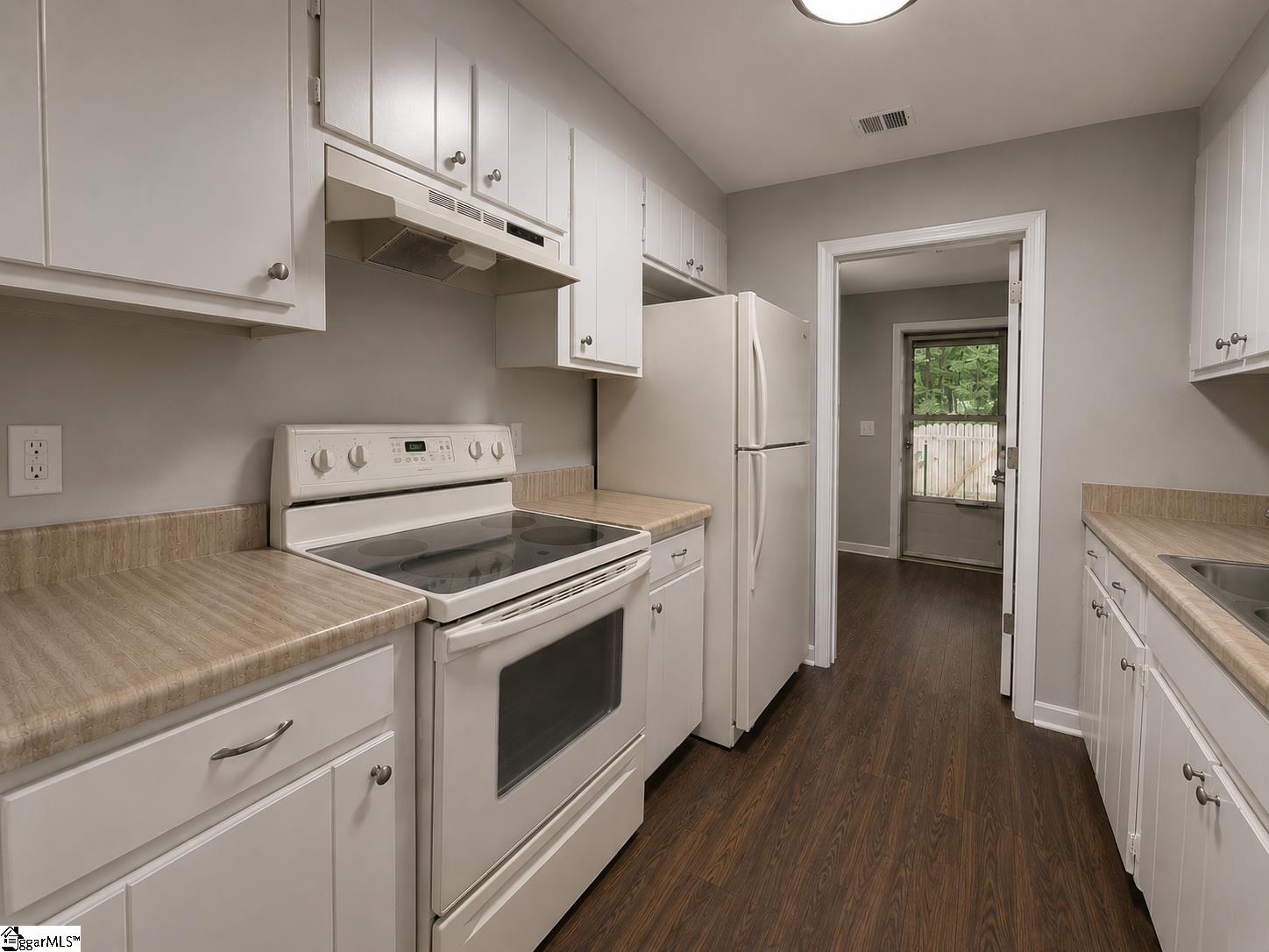 26 Oakwood Drive Greenville, SC 29609-3275