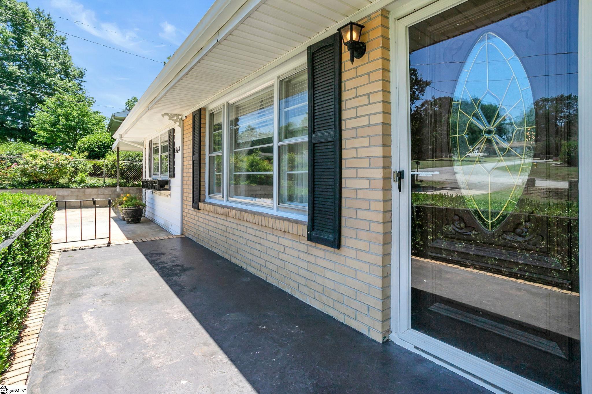 204 Parkdale Drive Greenville, SC 29611