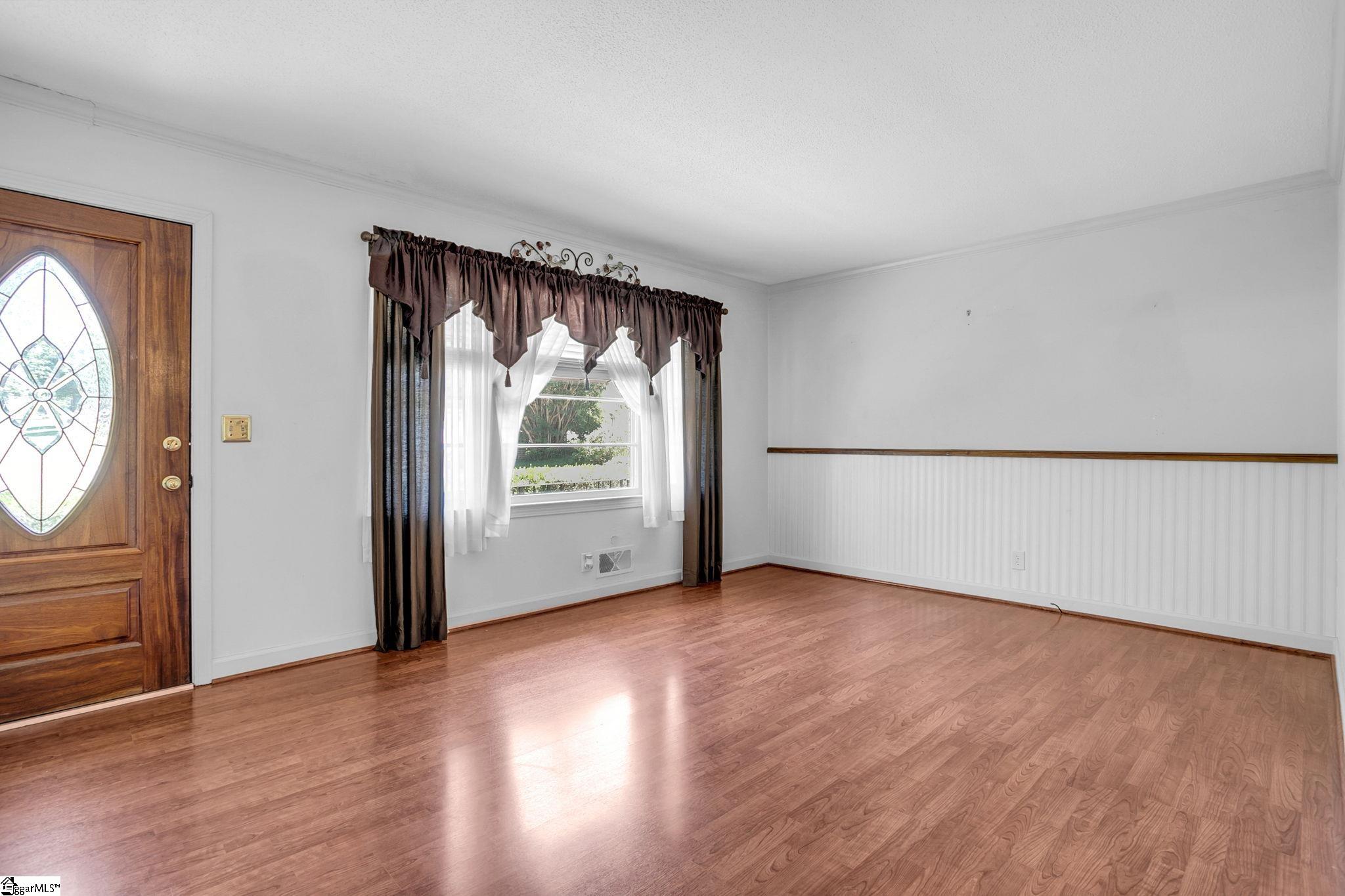 204 Parkdale Drive Greenville, SC 29611