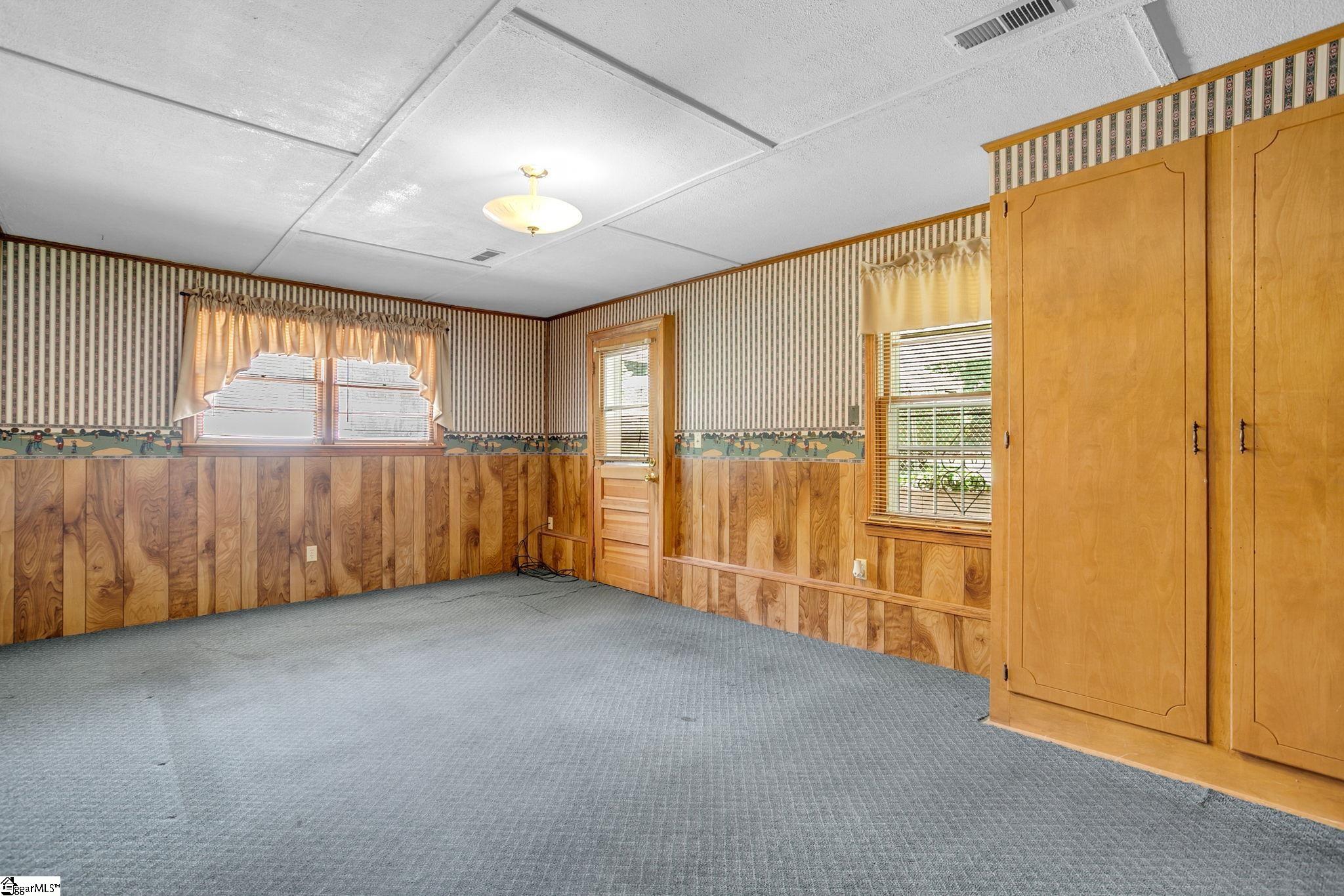 204 Parkdale Drive Greenville, SC 29611