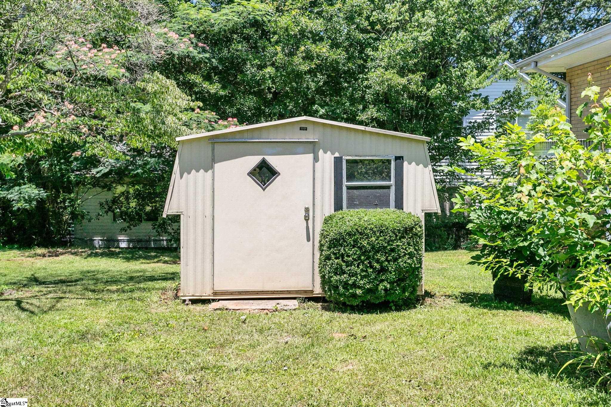 204 Parkdale Drive Greenville, SC 29611