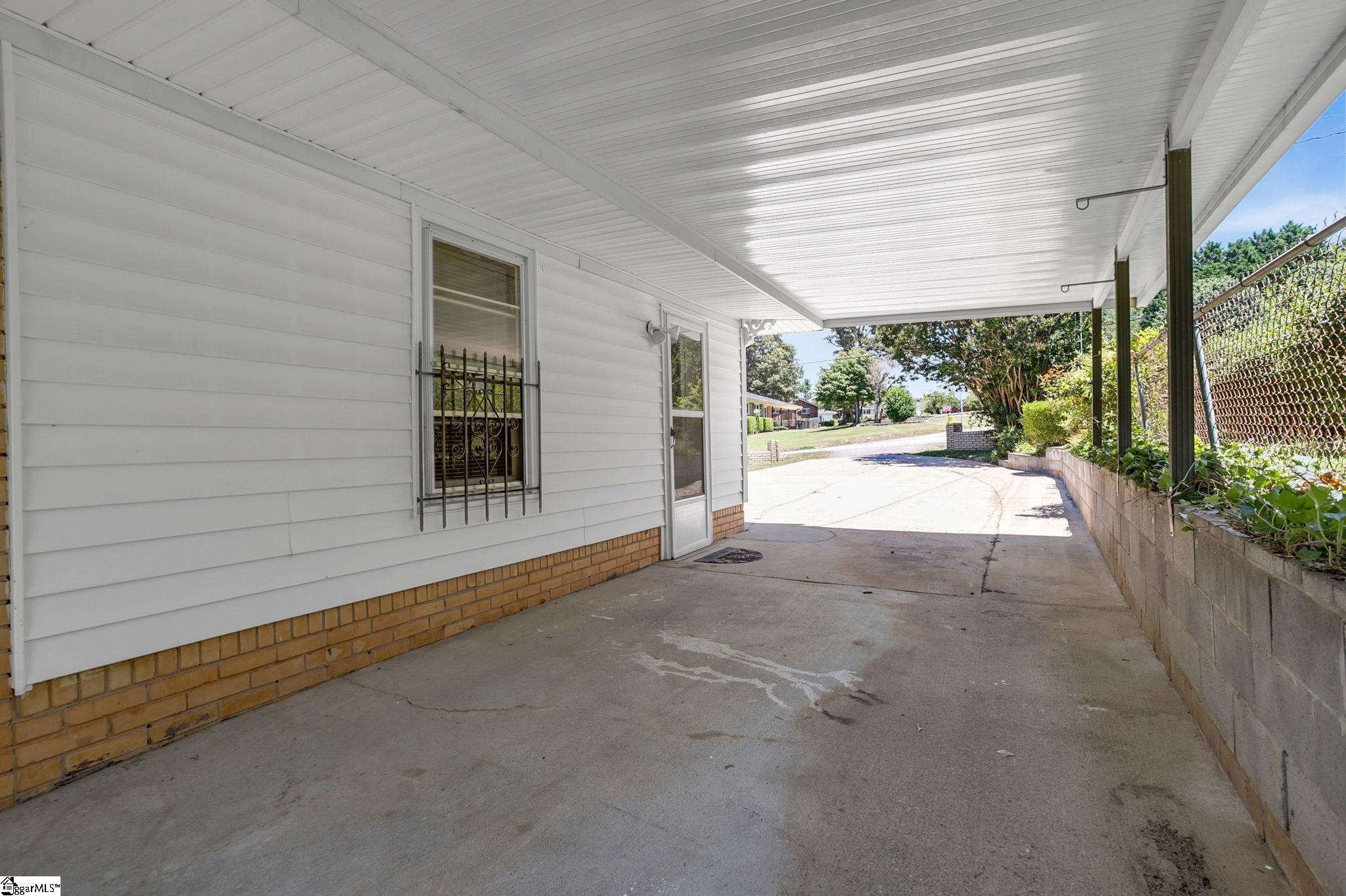 204 Parkdale Drive Greenville, SC 29611