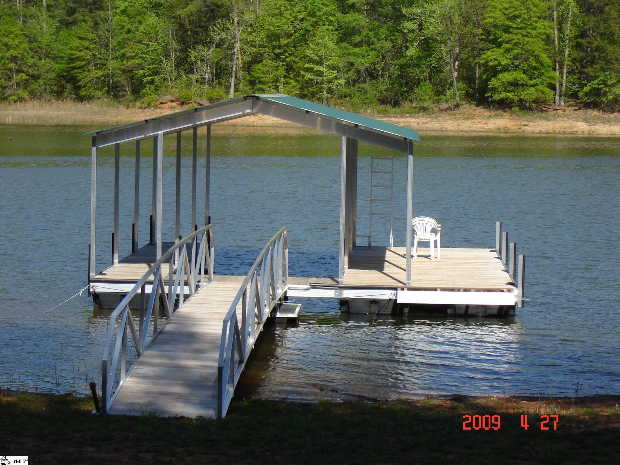 402 Boaters Row Fair Play, SC 29643