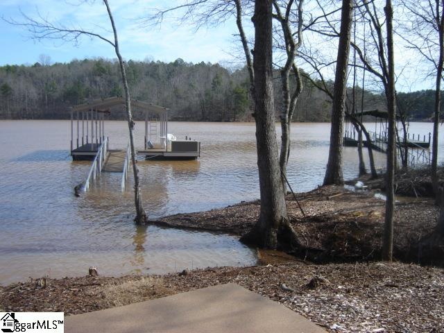 402 Boaters Row Fair Play, SC 29643