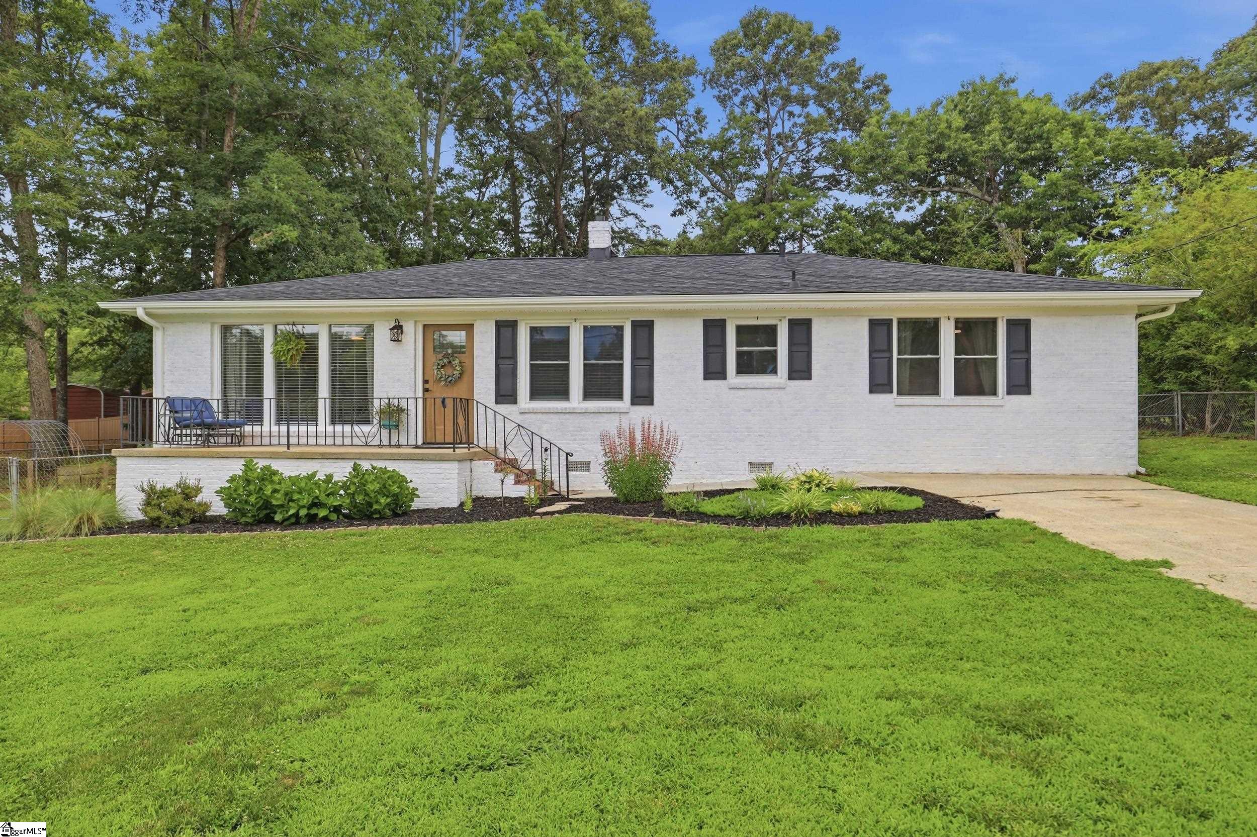 23 Blue Mountain Drive Greenville, SC 29617