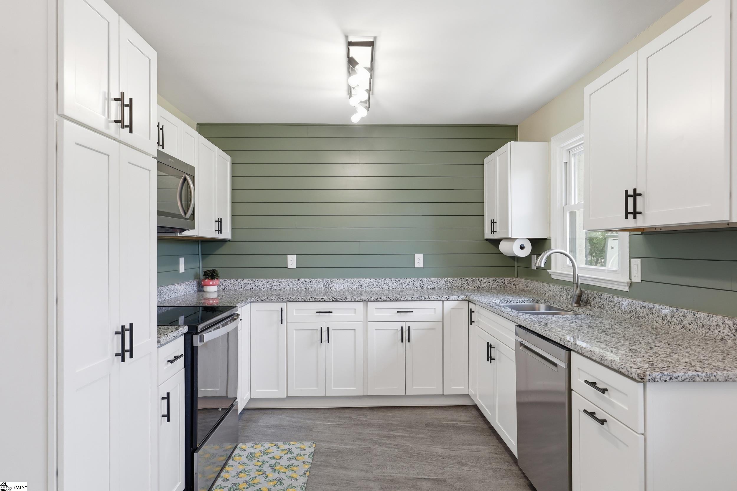23 Blue Mountain Drive Greenville, SC 29617