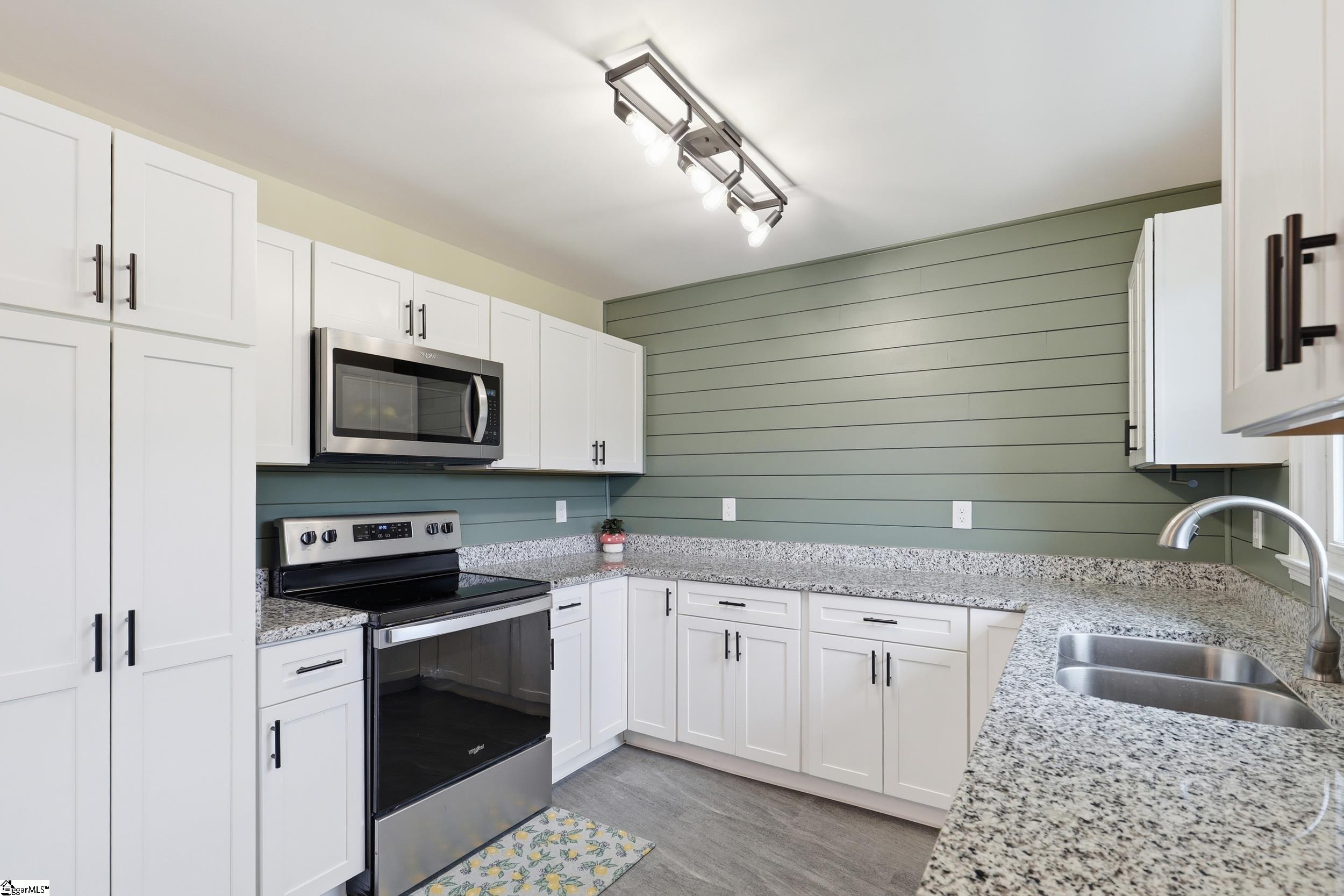 23 Blue Mountain Drive Greenville, SC 29617