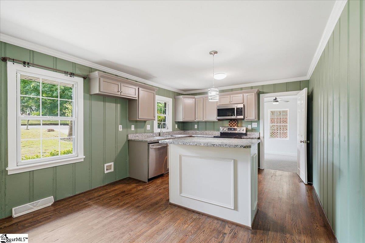 14 Pine Lane Williamston, SC 29697-1604