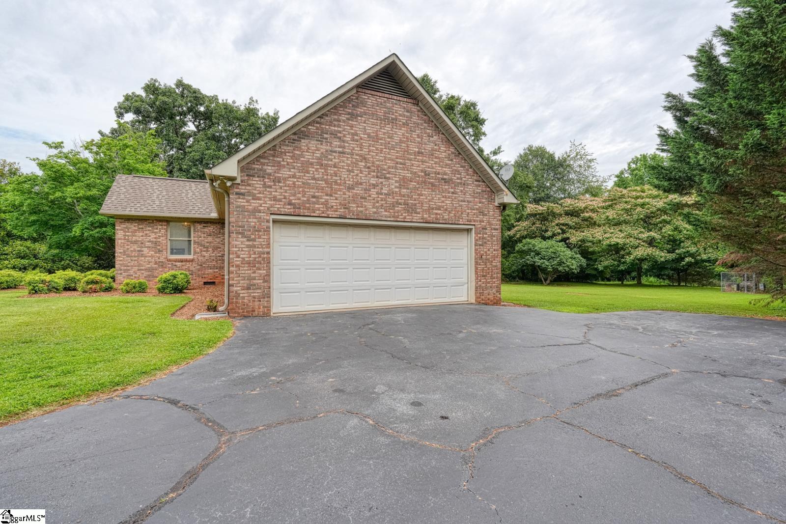 826 Mount Zion Road Spartanburg, SC 29303