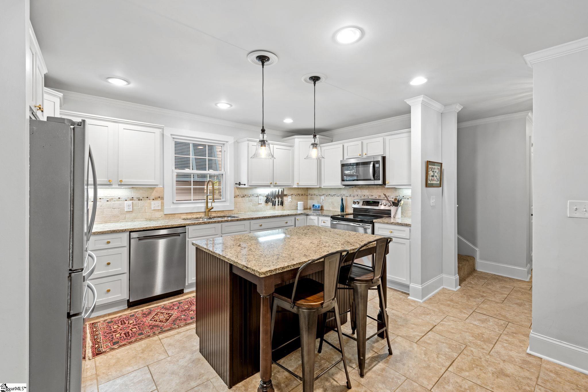 15 Phillips Lane Greenville, SC 29605