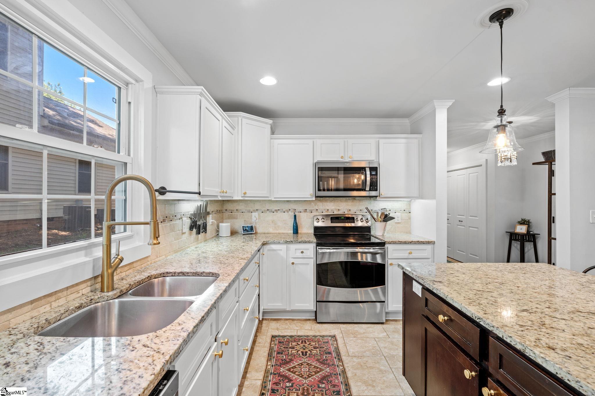 15 Phillips Lane Greenville, SC 29605